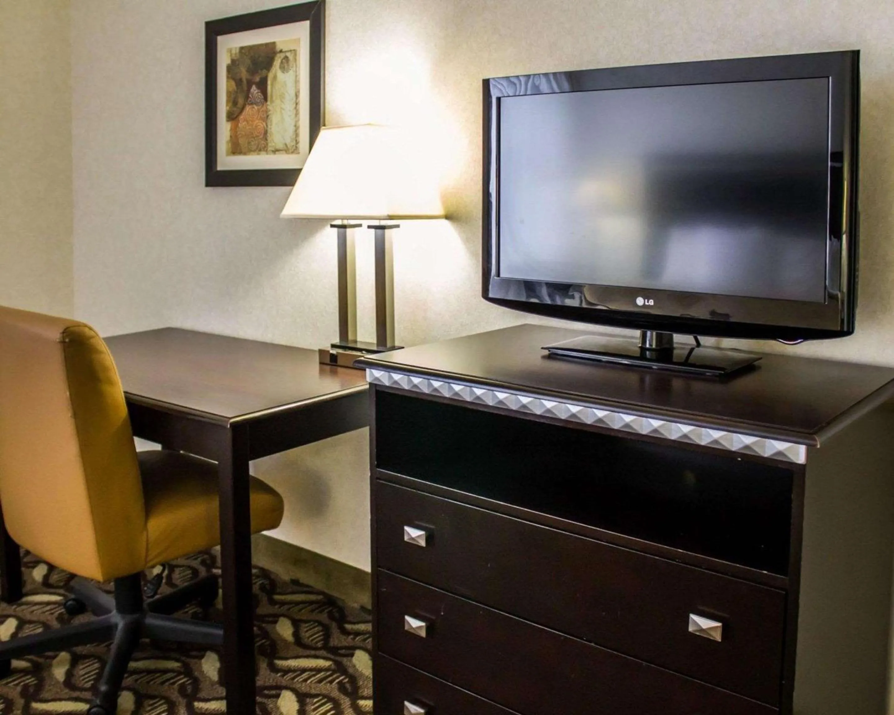 Photo of the whole room, TV/Entertainment Center in Quality Inn & Suites Mansfield