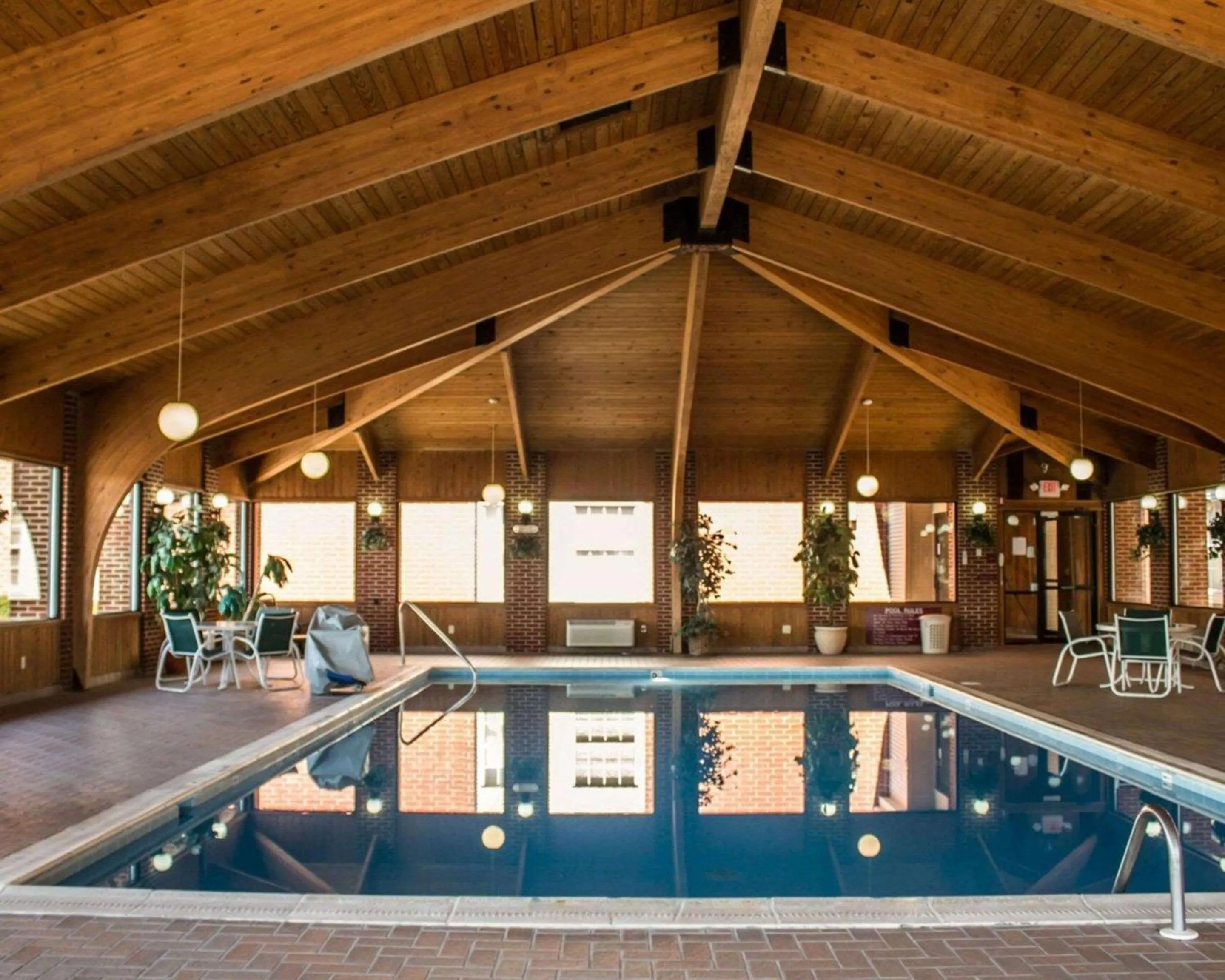 Pool view, Swimming Pool in Quality Inn & Suites Mansfield