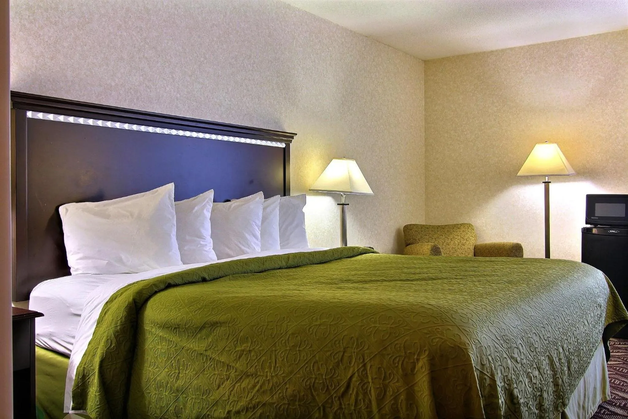 Bedroom in Quality Inn & Suites Mansfield