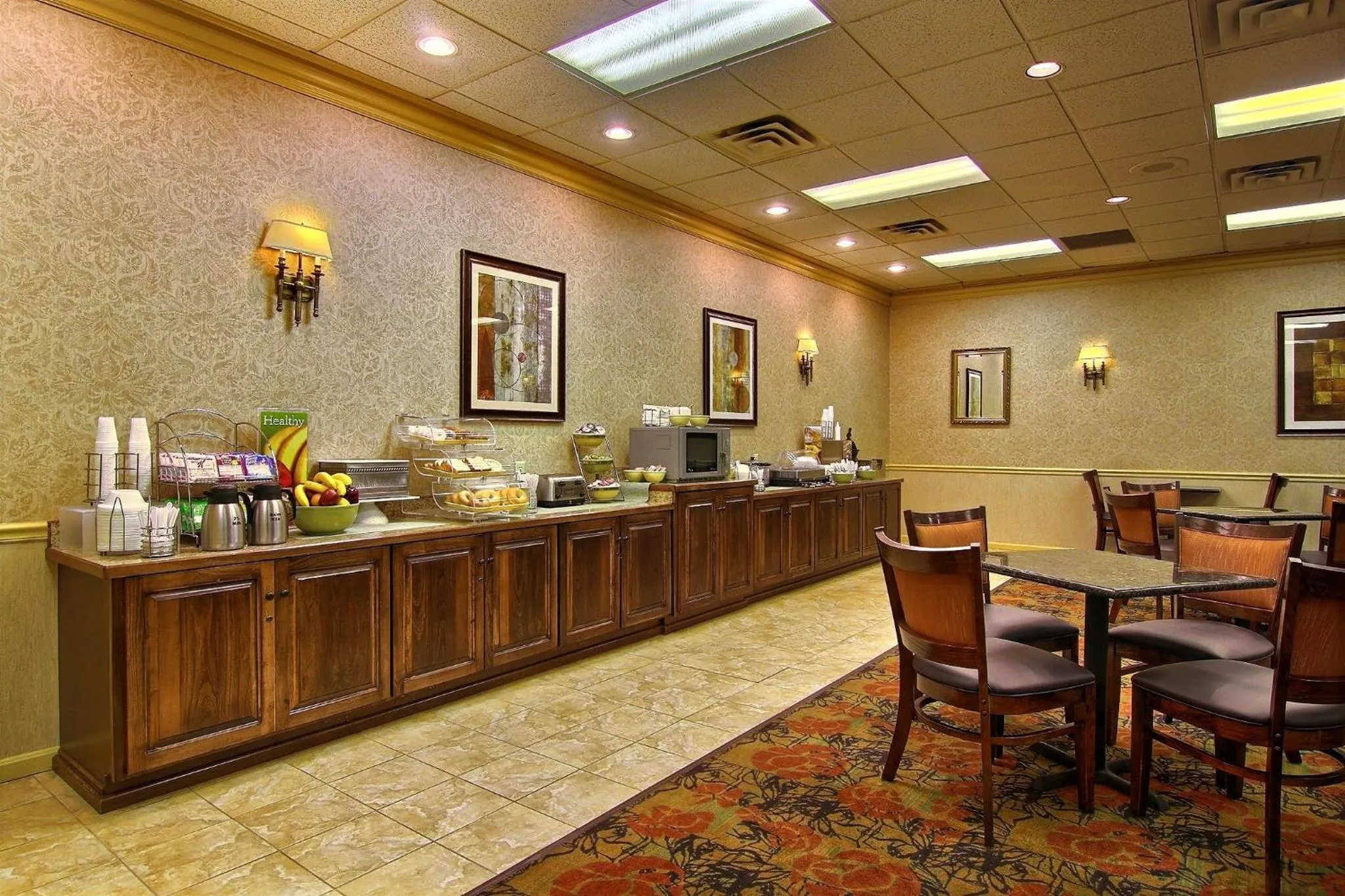 Restaurant/Places to Eat in Quality Inn & Suites Mansfield