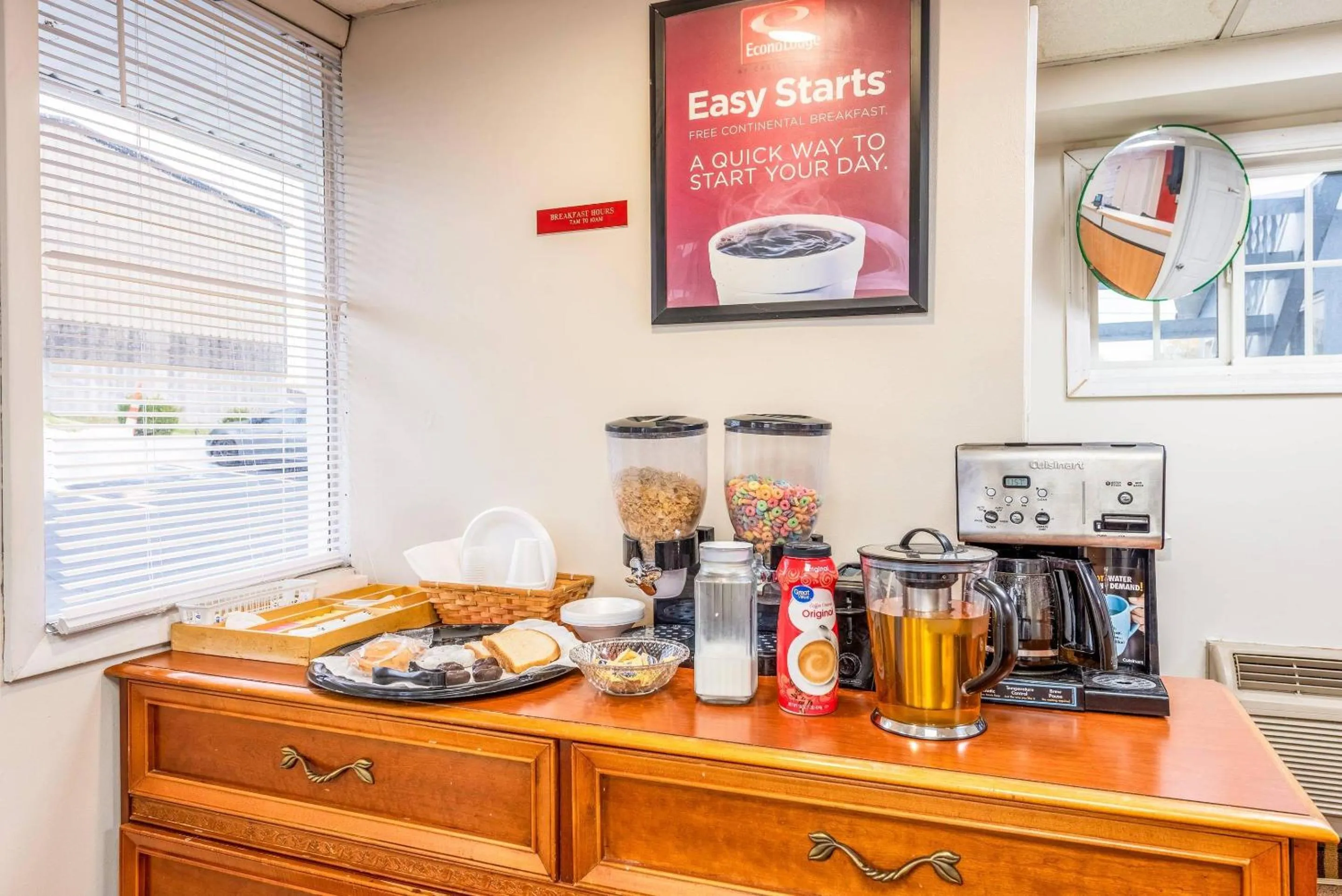 Breakfast in Econo Lodge Franklin - Springboro