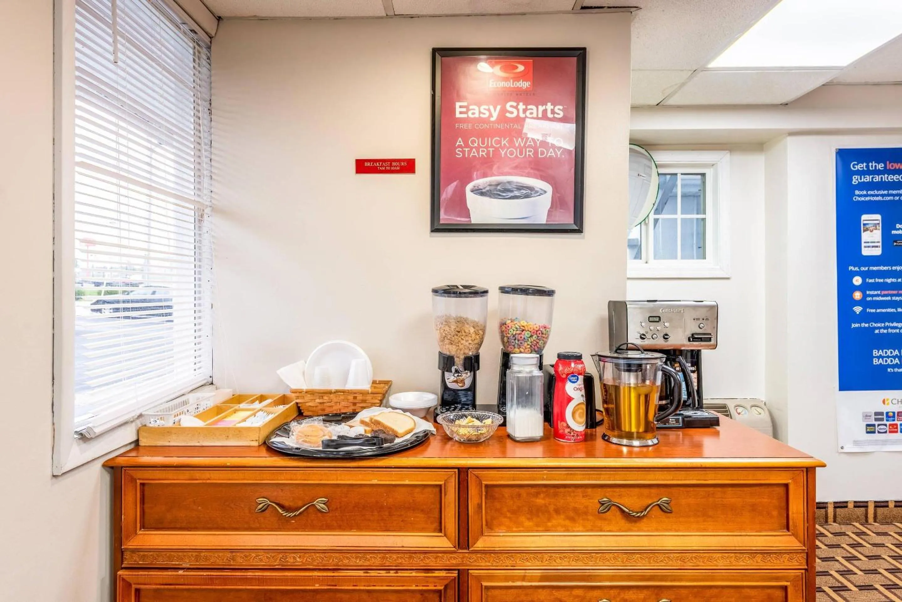 Breakfast in Econo Lodge Franklin - Springboro