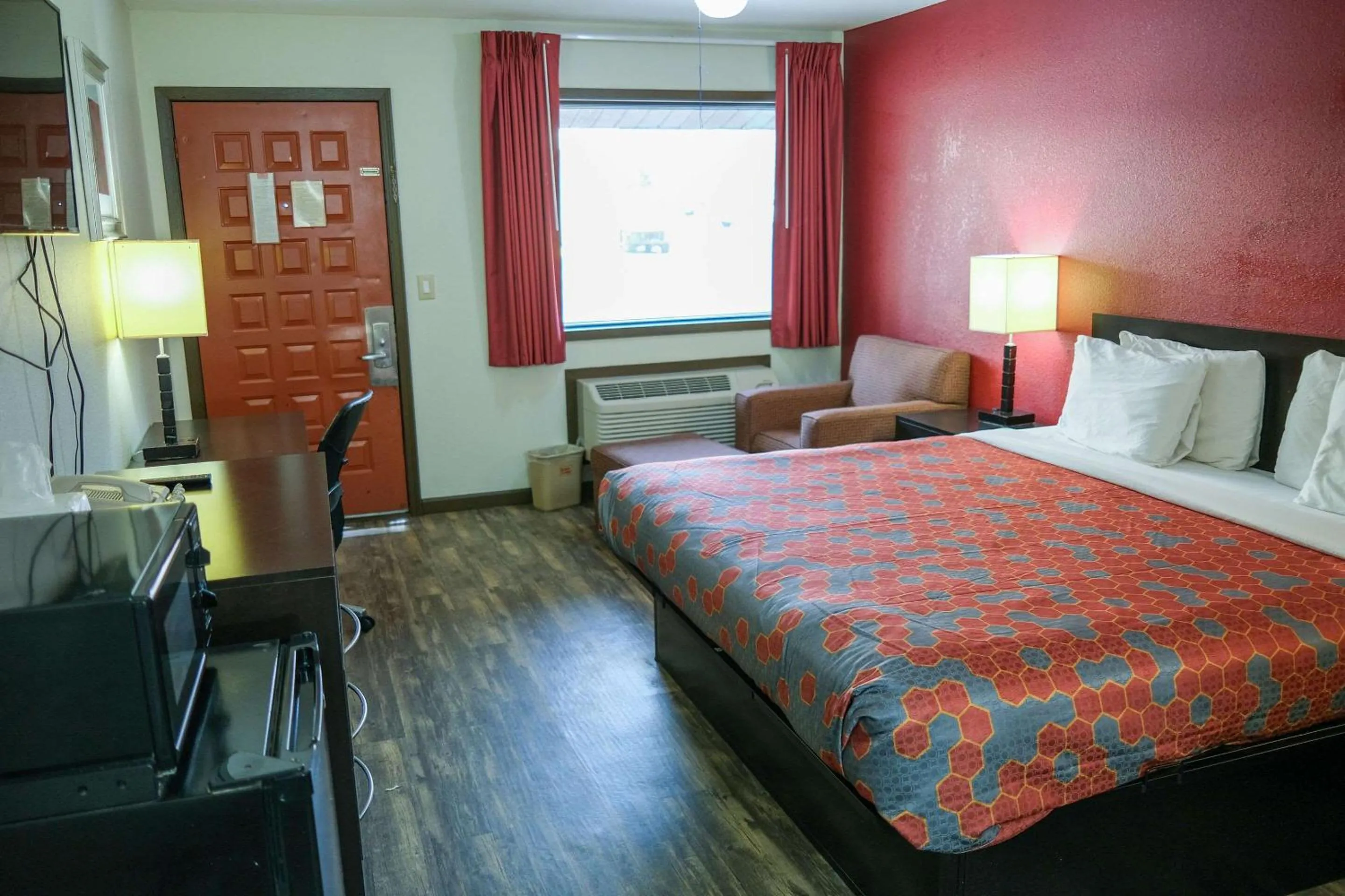 Bedroom, Bed in Econo Lodge Wooster