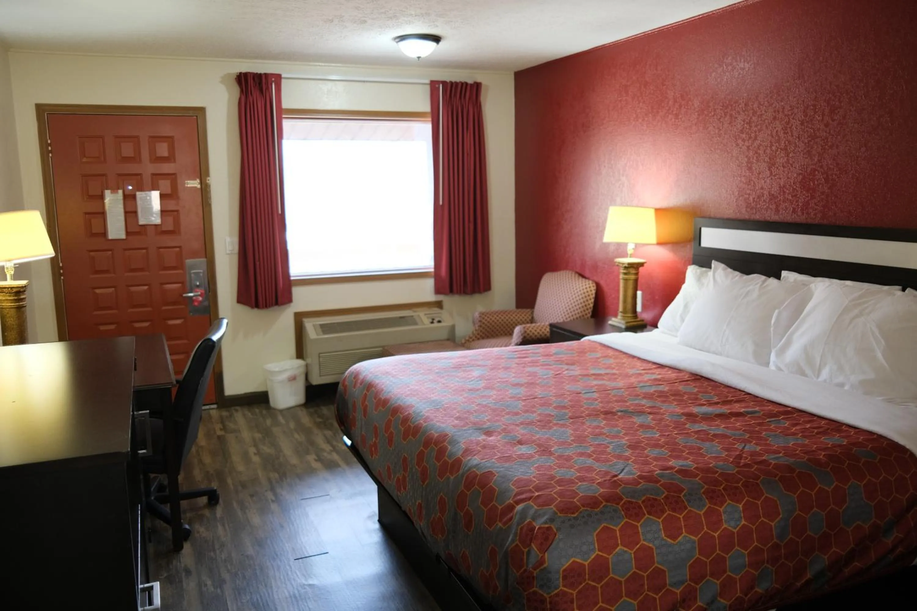 Bedroom, Bed in Econo Lodge Wooster