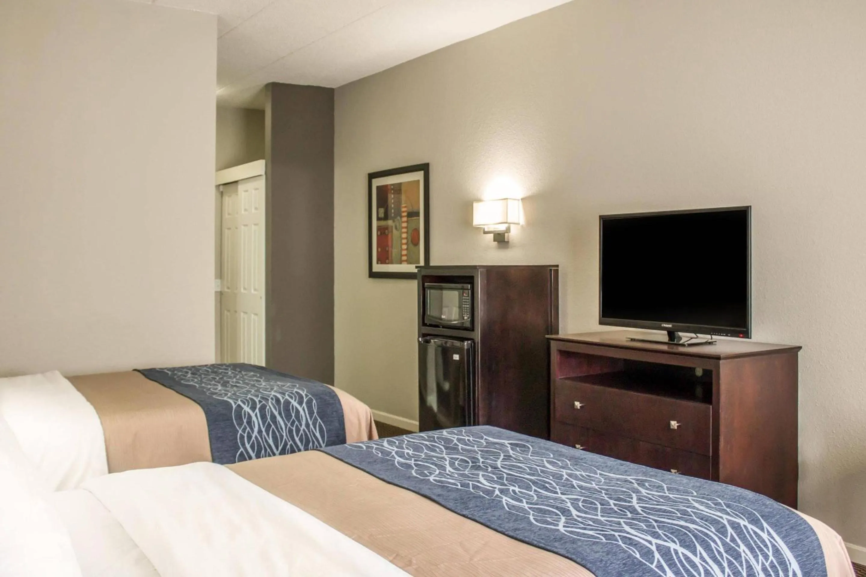 Bedroom, Bed in Comfort Inn Sandusky