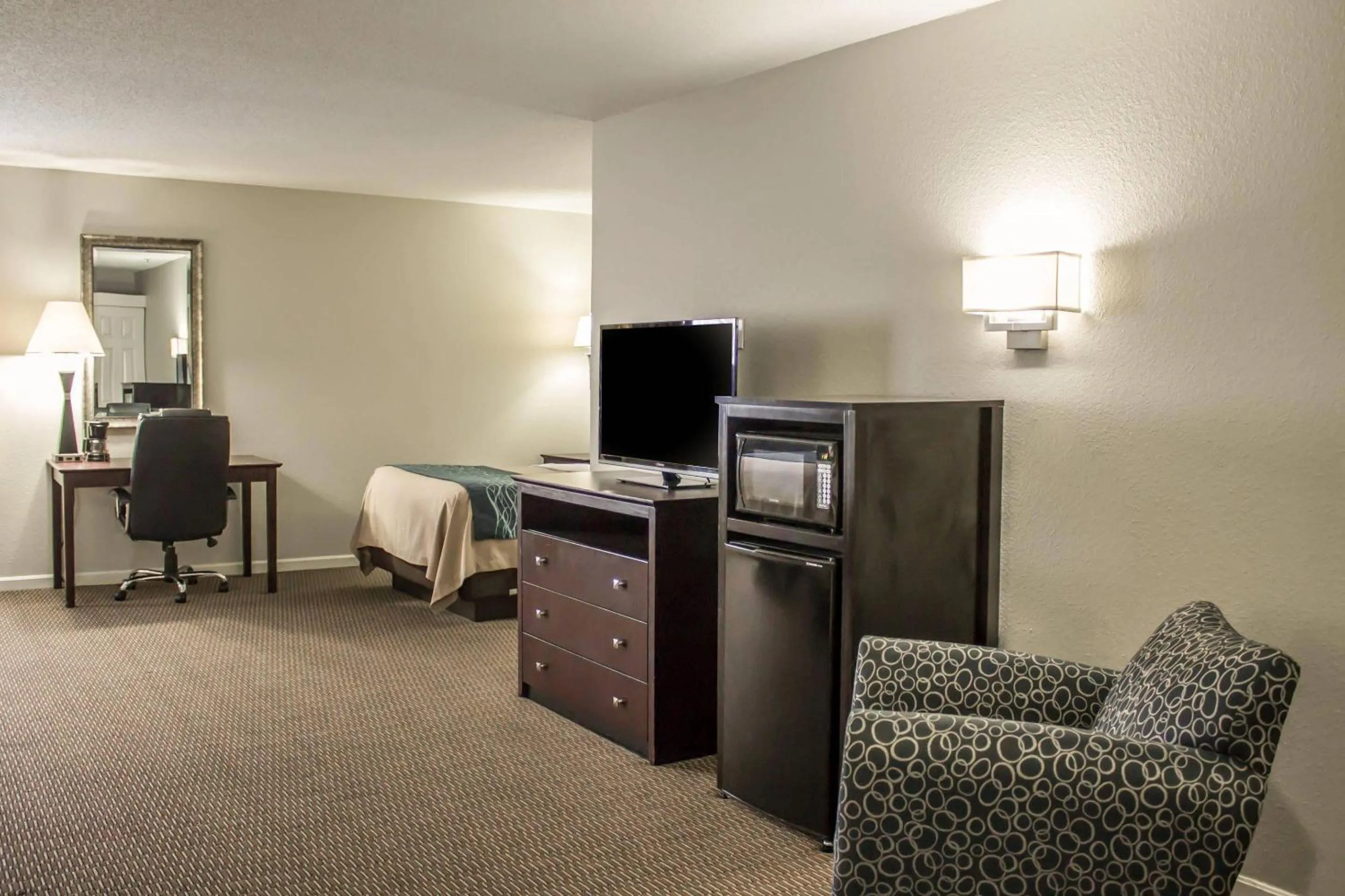 Bedroom in Comfort Inn Sandusky
