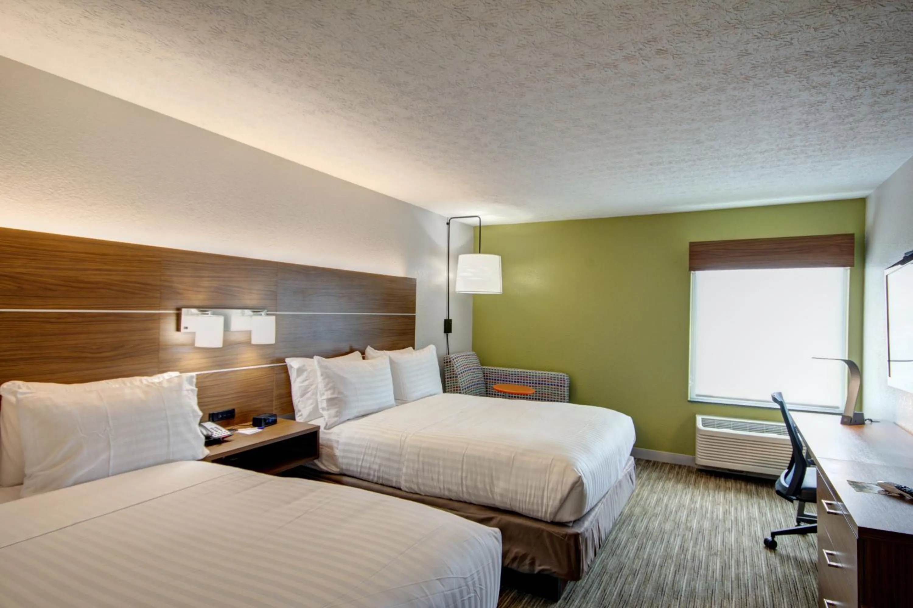 Photo of the whole room, Bed in Holiday Inn Express Columbus South - Obetz by IHG