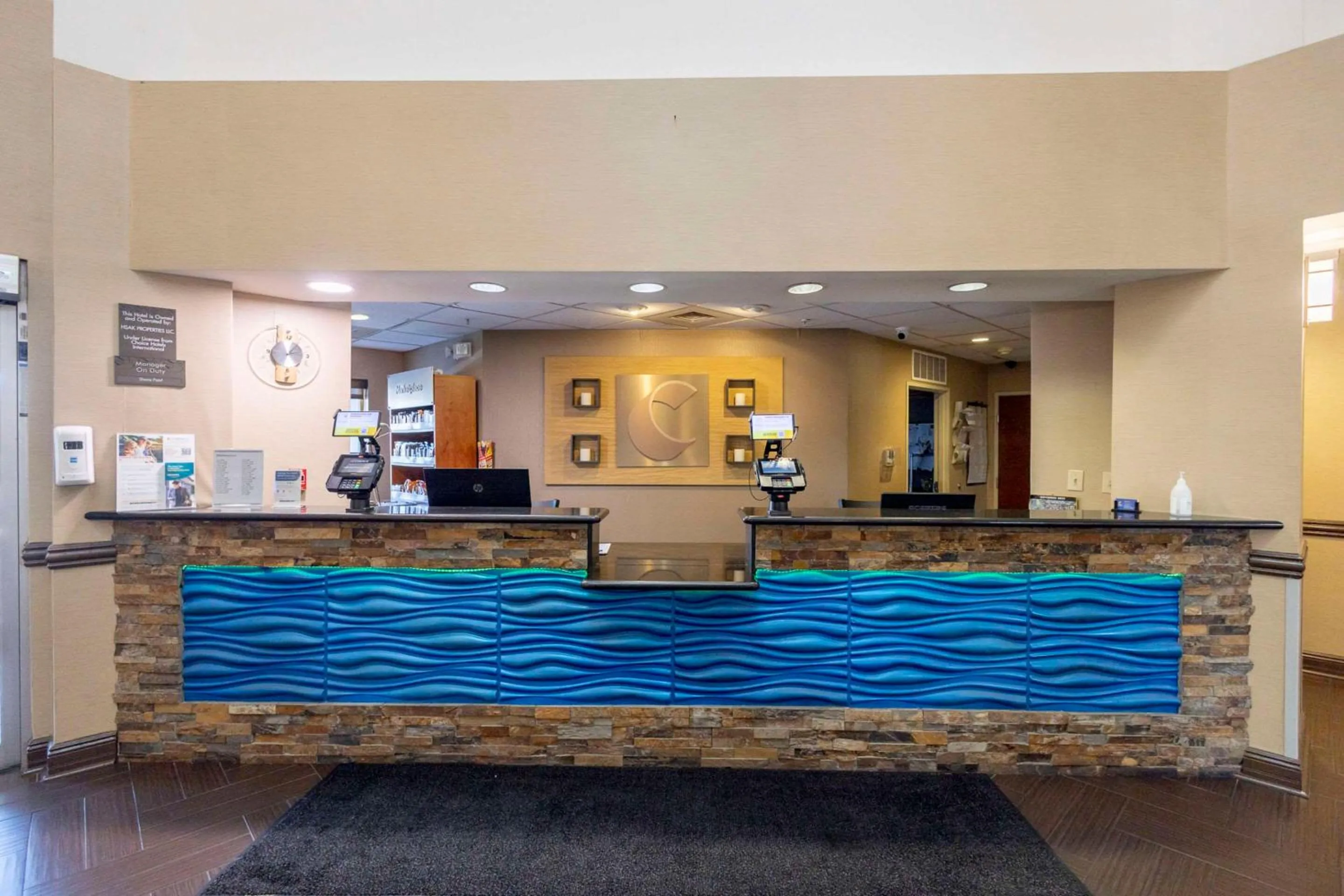 Lobby or reception in Comfort Suites Springfield I-70