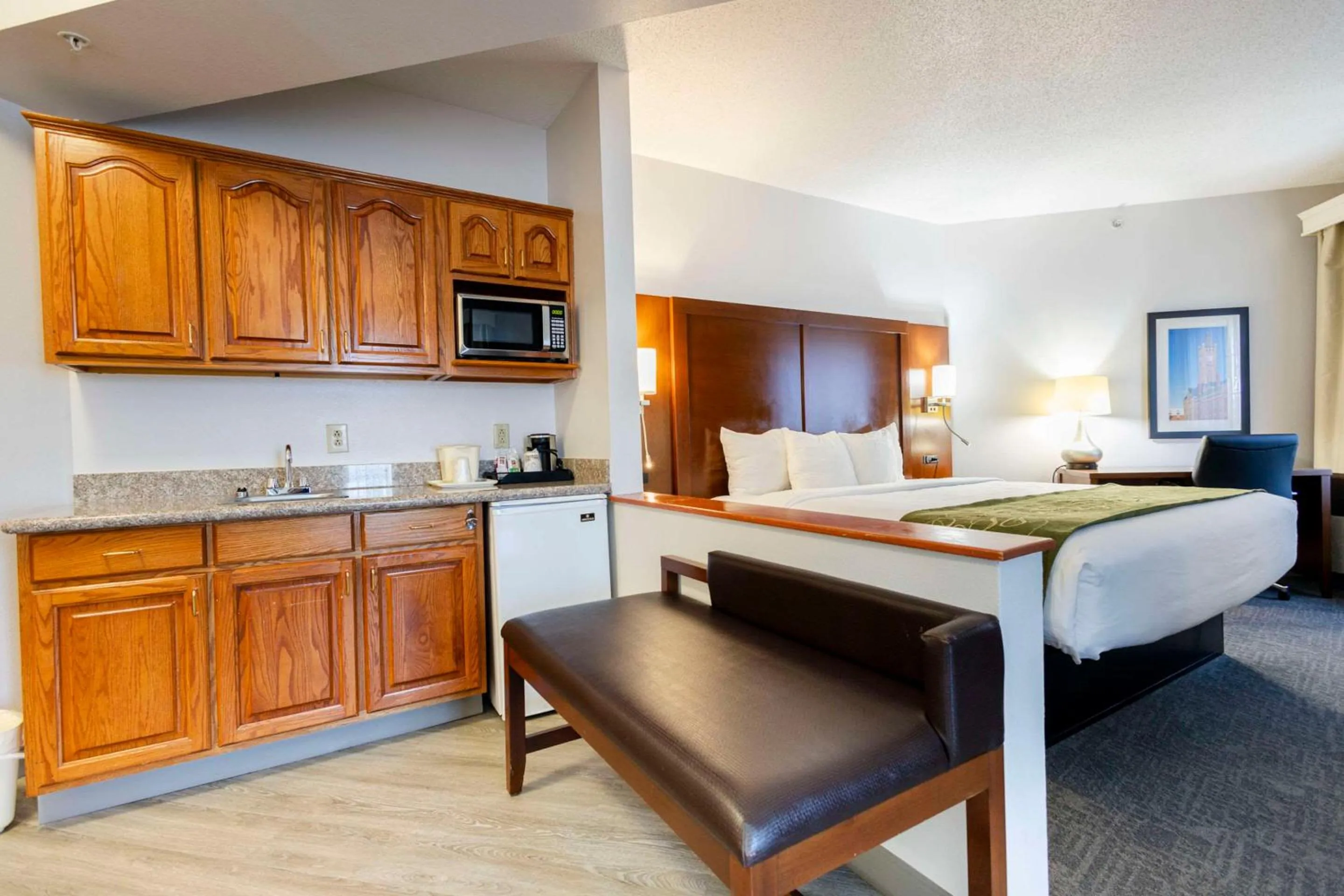 Bedroom, Bed in Comfort Suites Springfield I-70