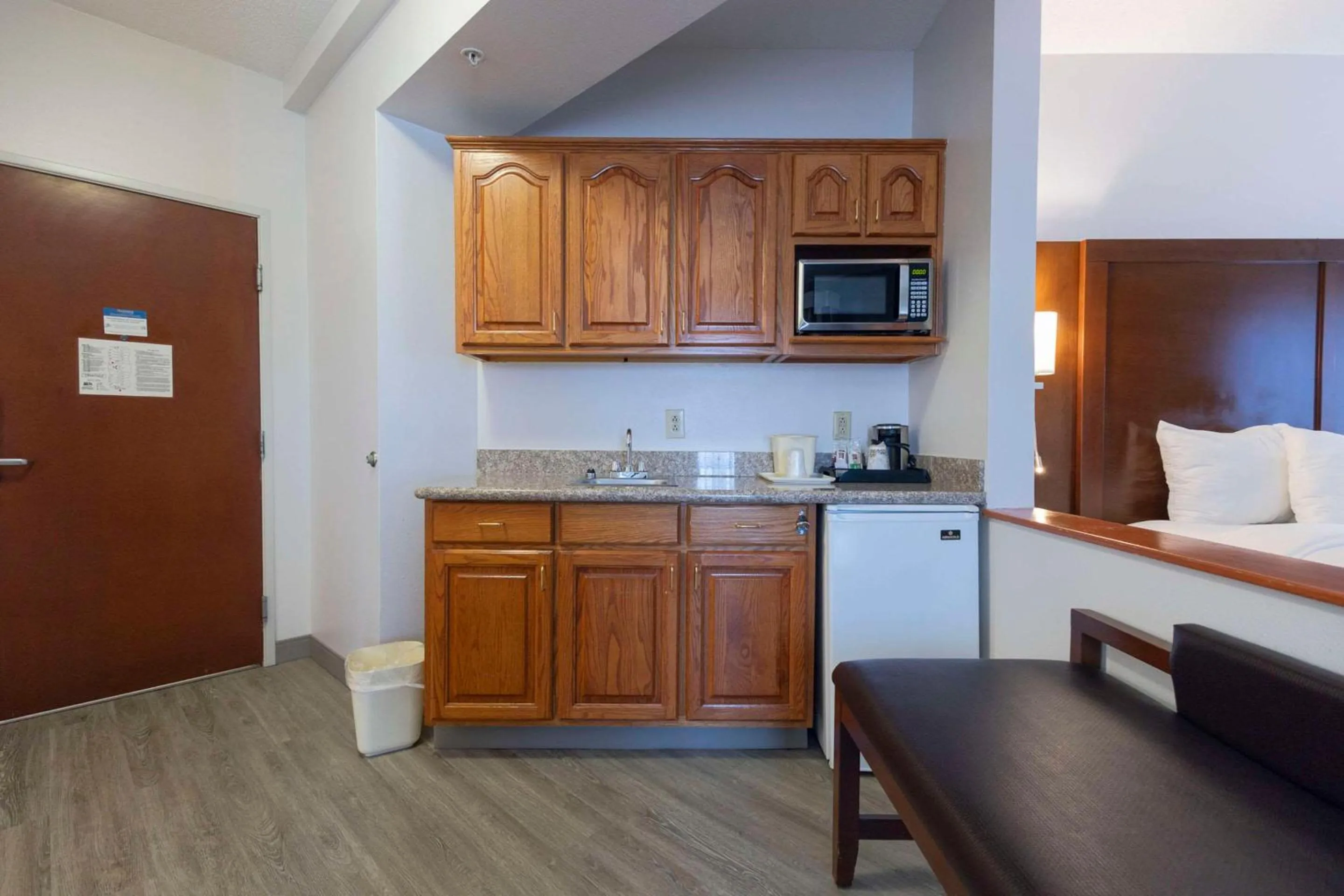 Bedroom in Comfort Suites Springfield I-70