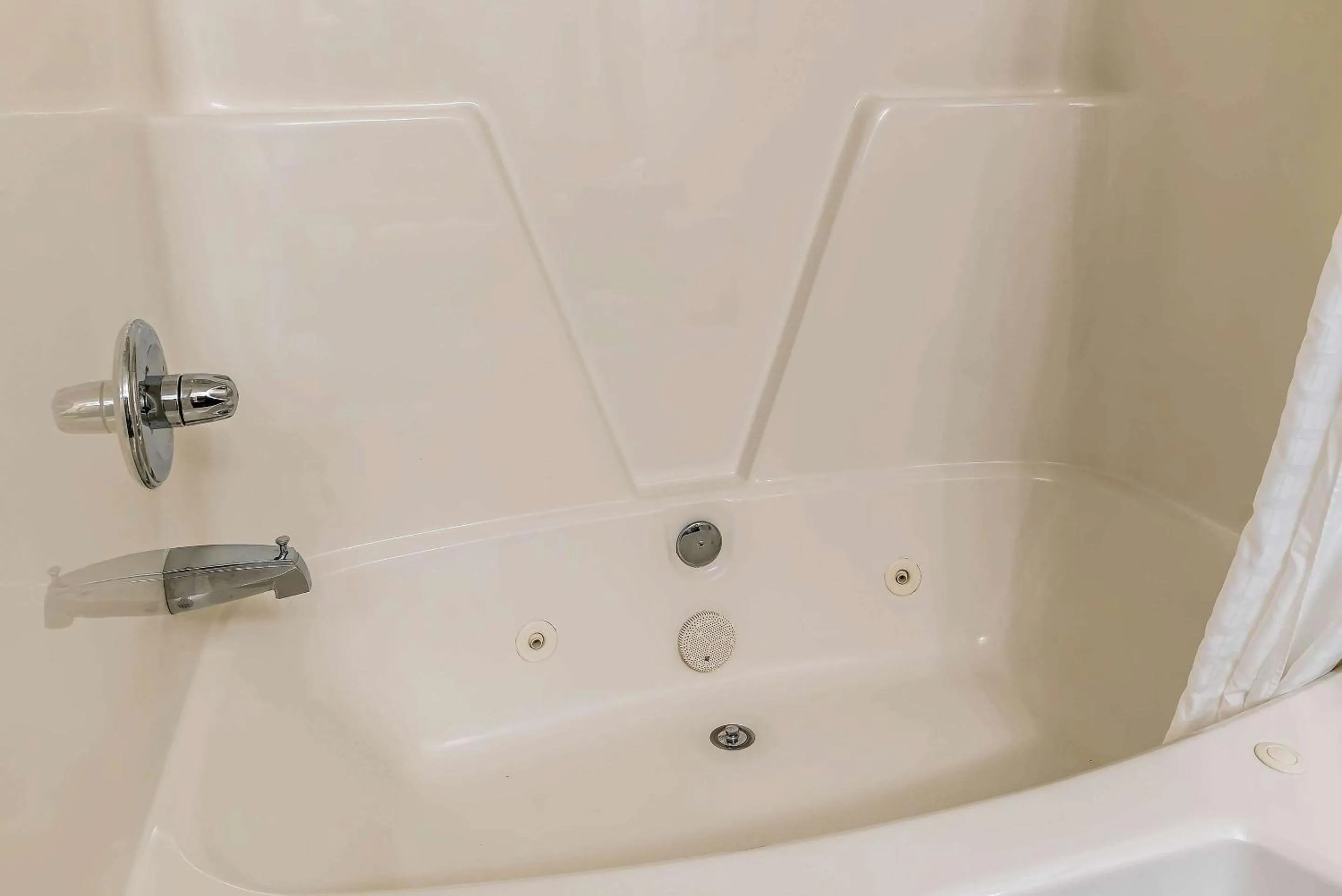 Bedroom in Comfort Suites Springfield I-70