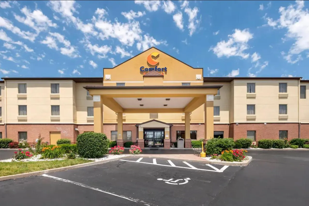 Property building in Comfort Suites Miamisburg - Dayton South