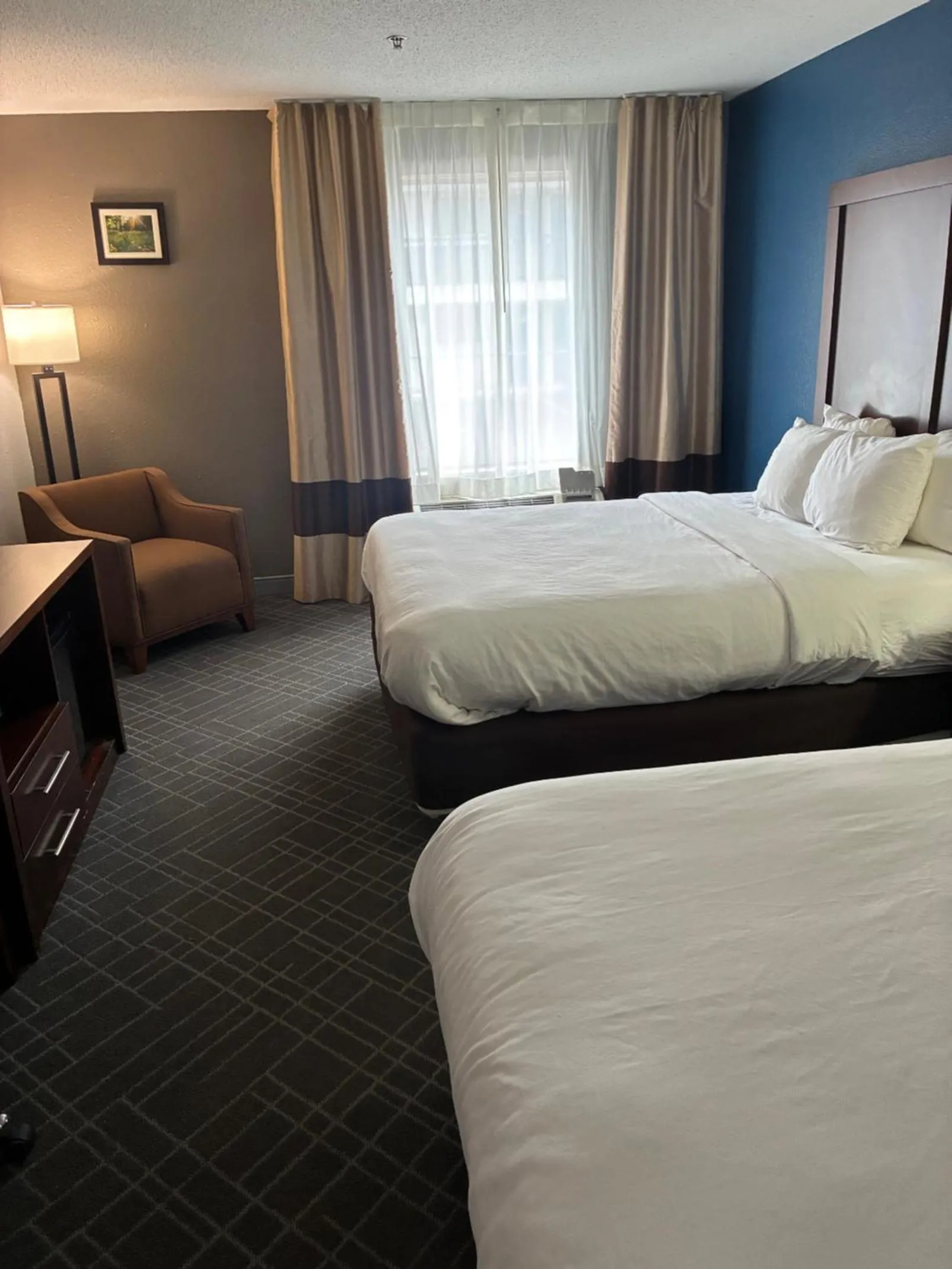Bed in Comfort Inn & Suites Dayton Northwest - Englewood