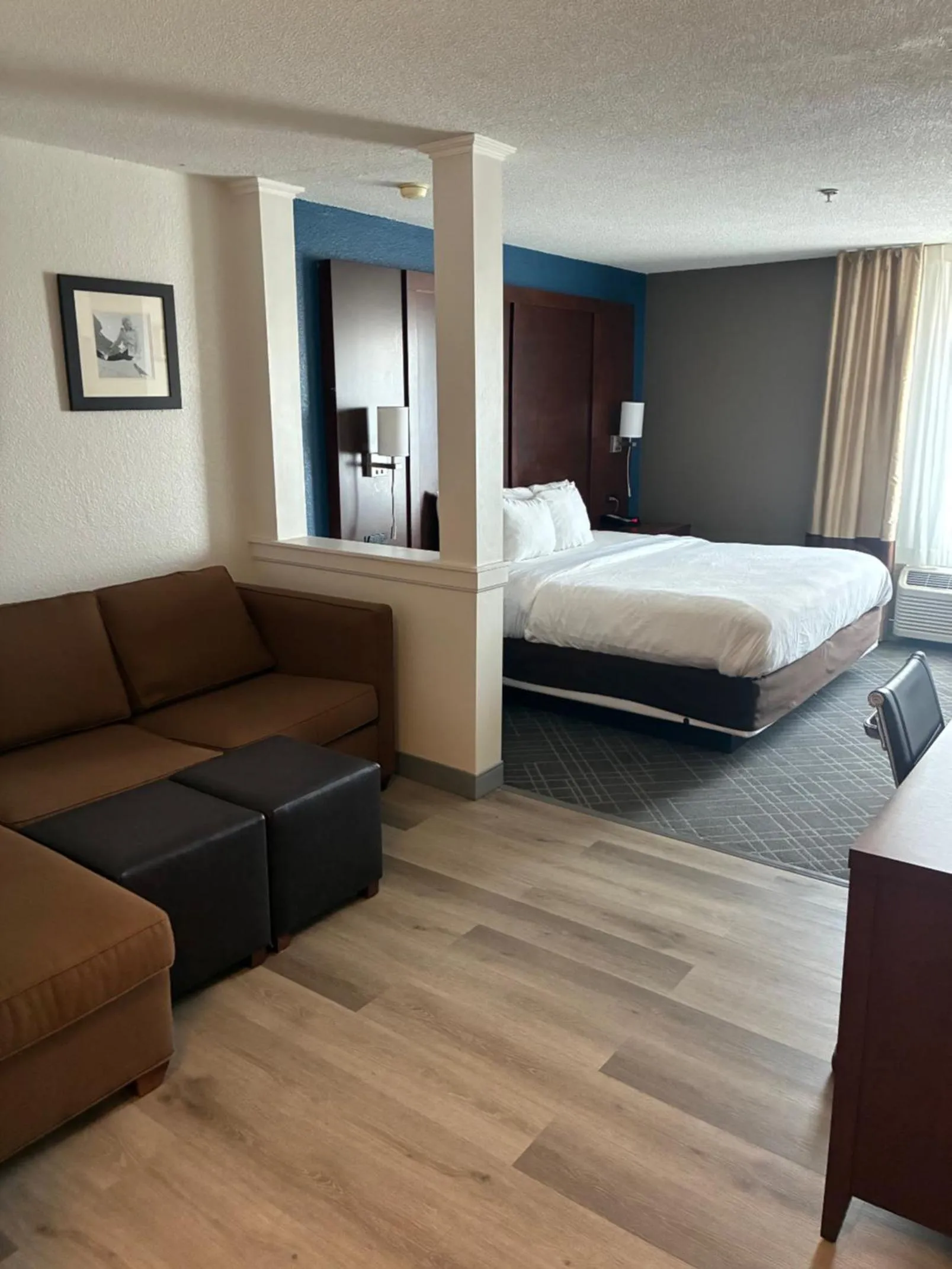 Bed in Comfort Inn & Suites Dayton Northwest - Englewood