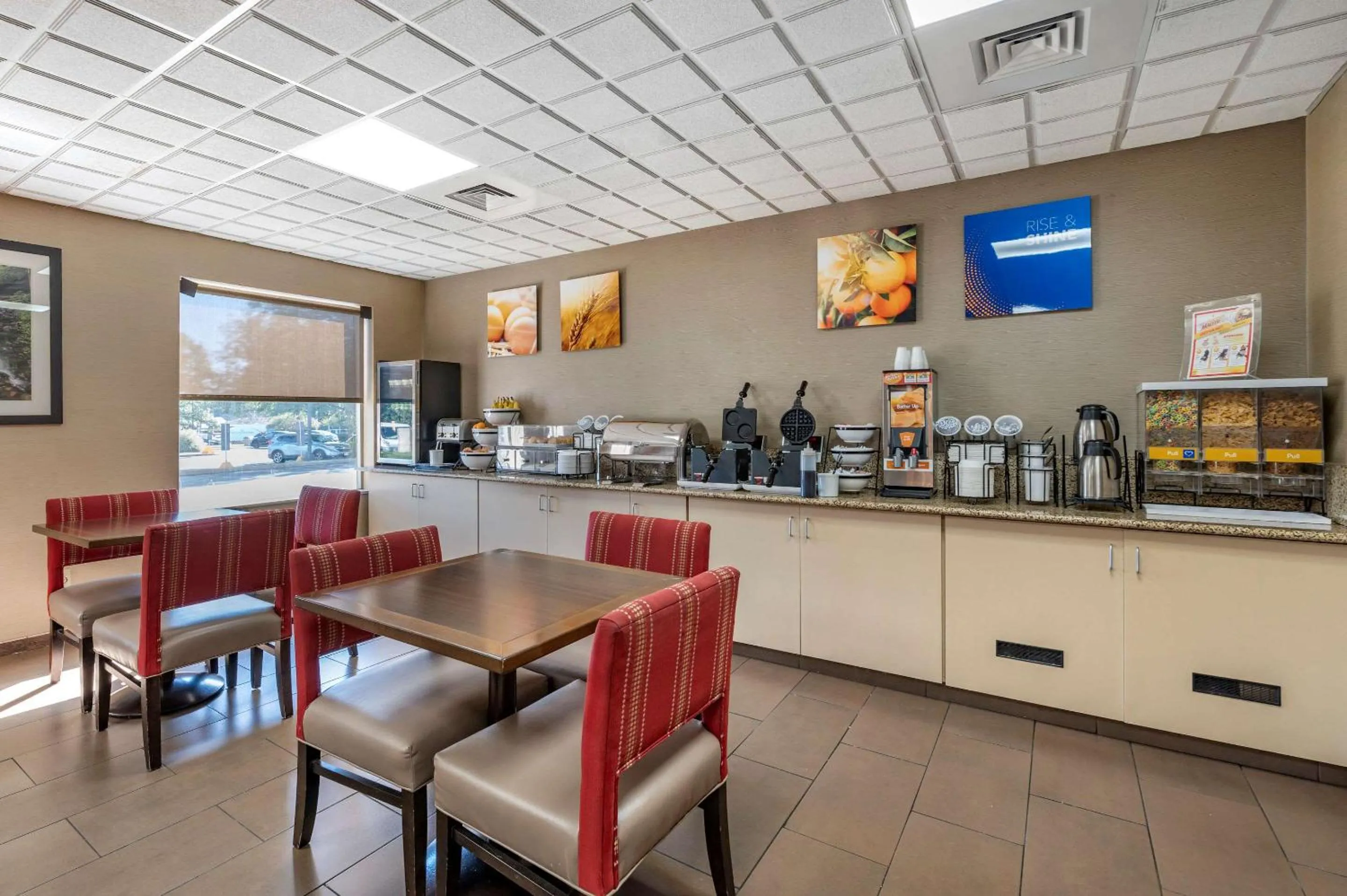 Restaurant/places to eat in Comfort Inn & Suites Dayton Northwest - Englewood
