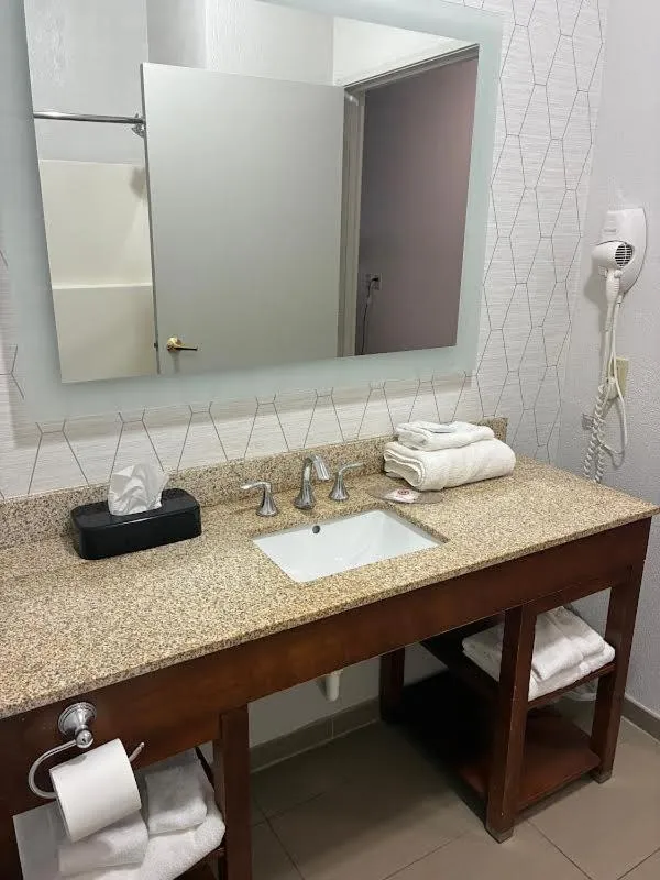 Comfort Inn & Suites Dayton Northwest - Englewood