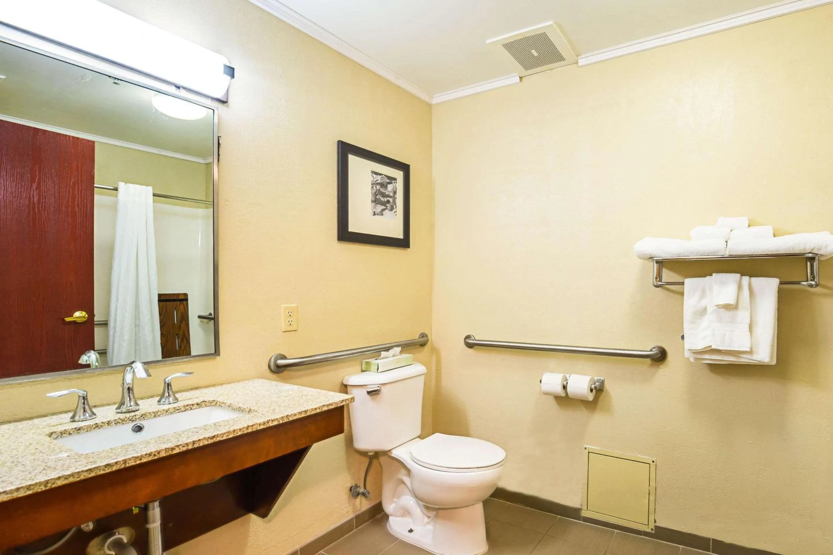 Bathroom in Comfort Inn & Suites Dayton Northwest - Englewood