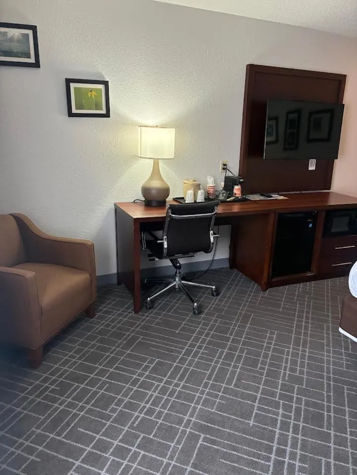 Comfort Inn & Suites Dayton Northwest - Englewood