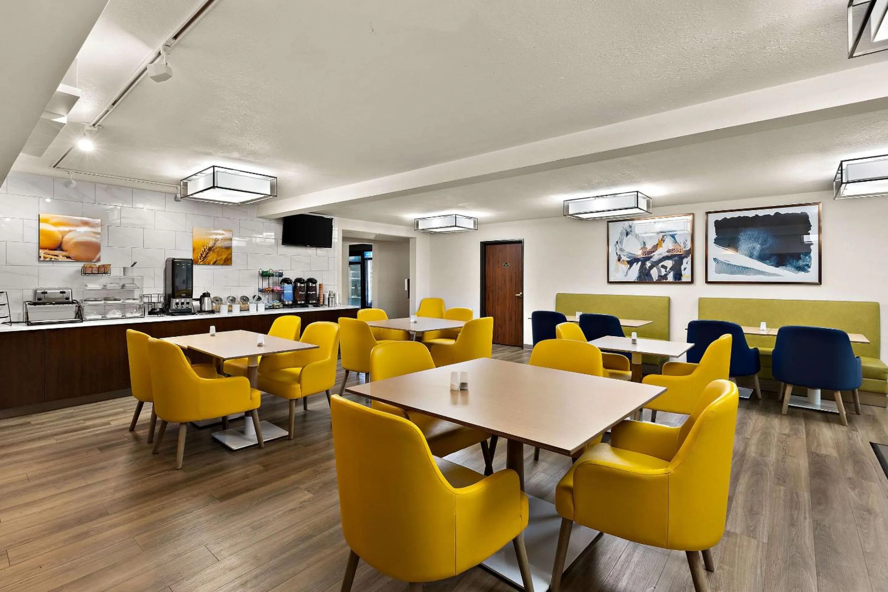 Breakfast in Comfort Inn & Suites Fremont