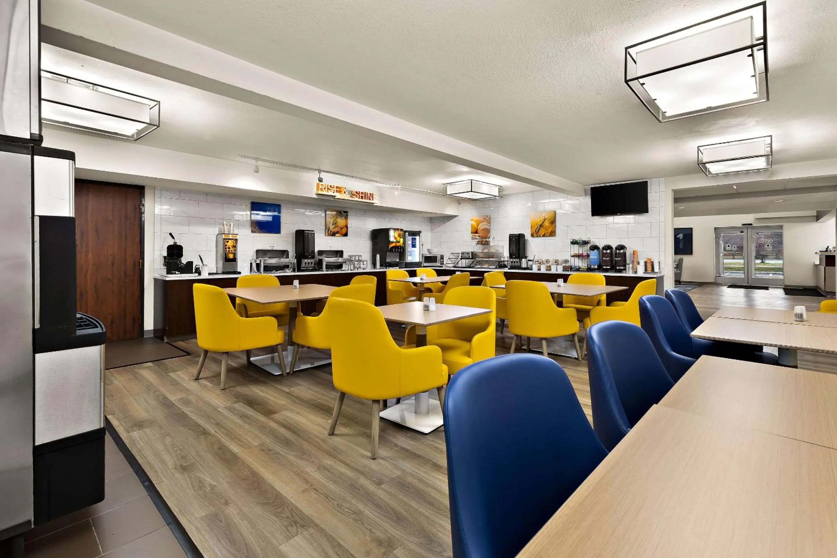 Breakfast in Comfort Inn & Suites Fremont