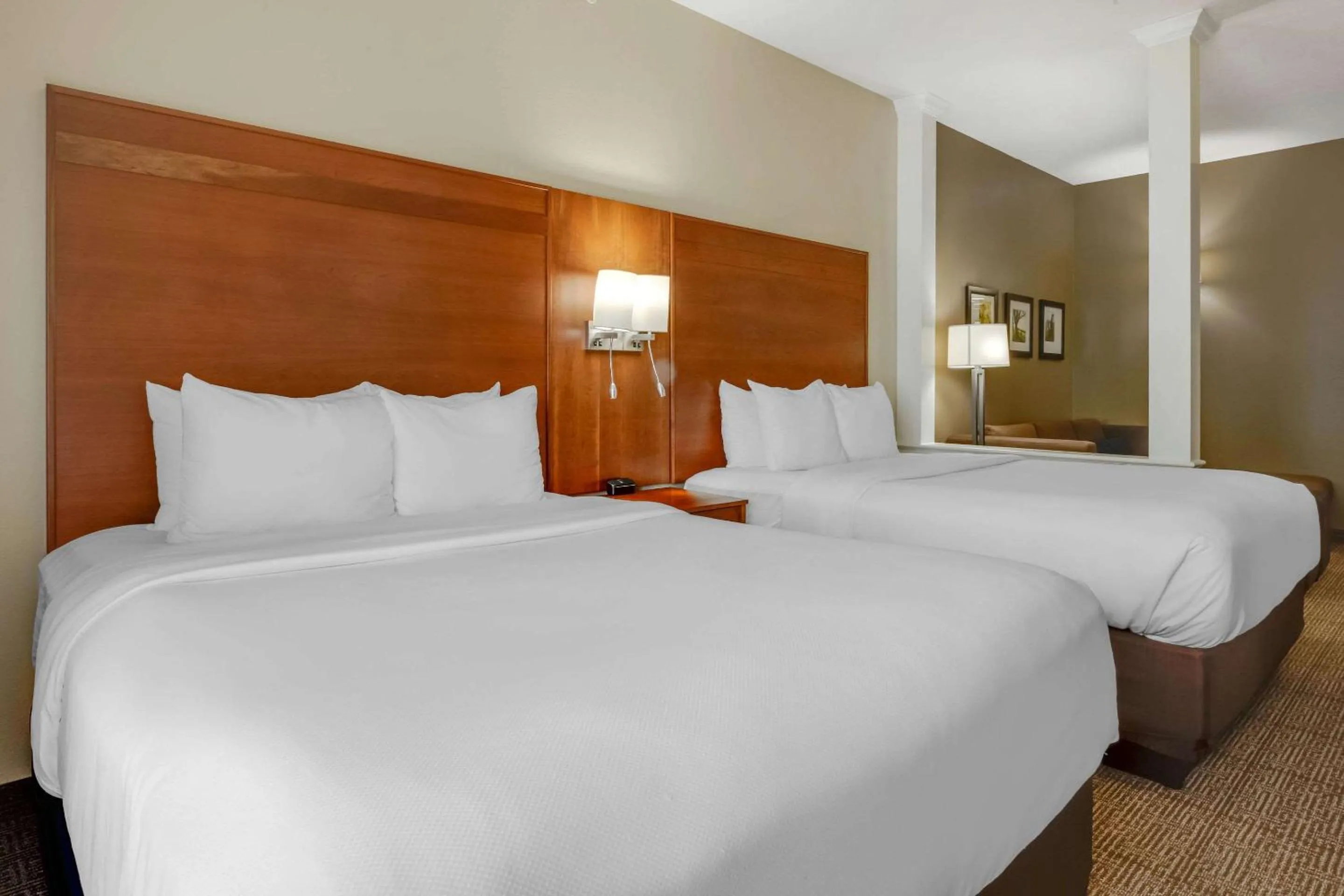 Bedroom, Bed in Comfort Suites Hotel and Conference Center