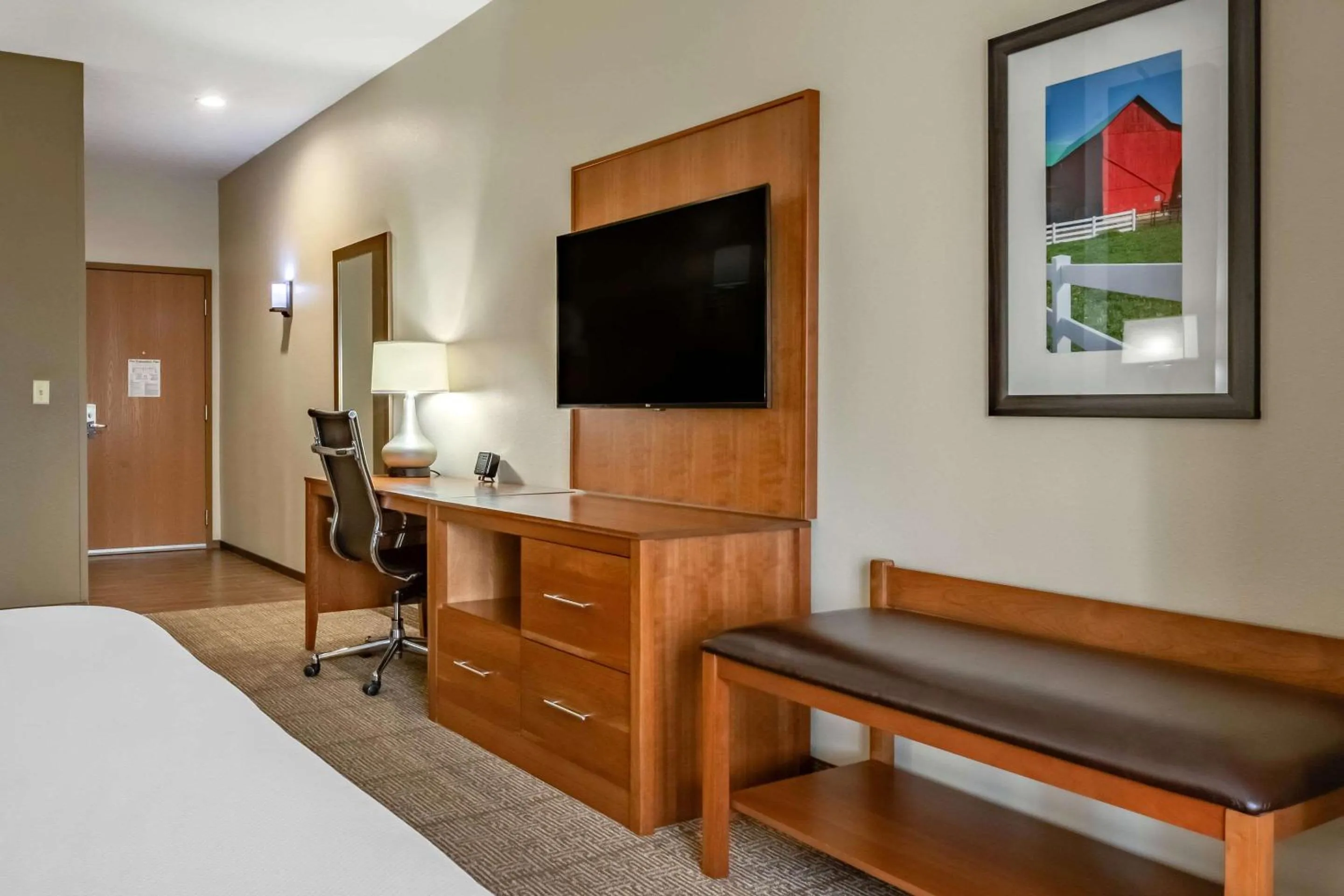Bedroom, Bed in Comfort Suites Hotel and Conference Center