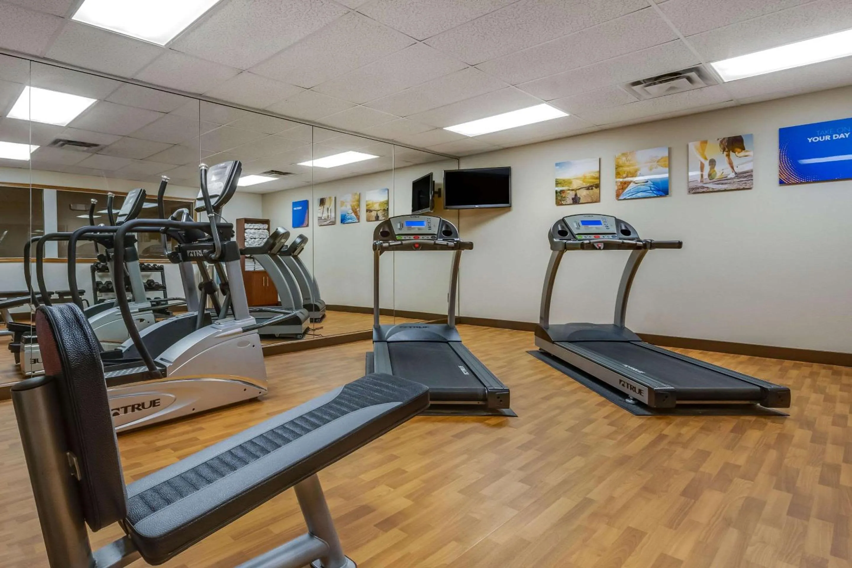 Fitness centre/facilities in Comfort Suites Hotel and Conference Center