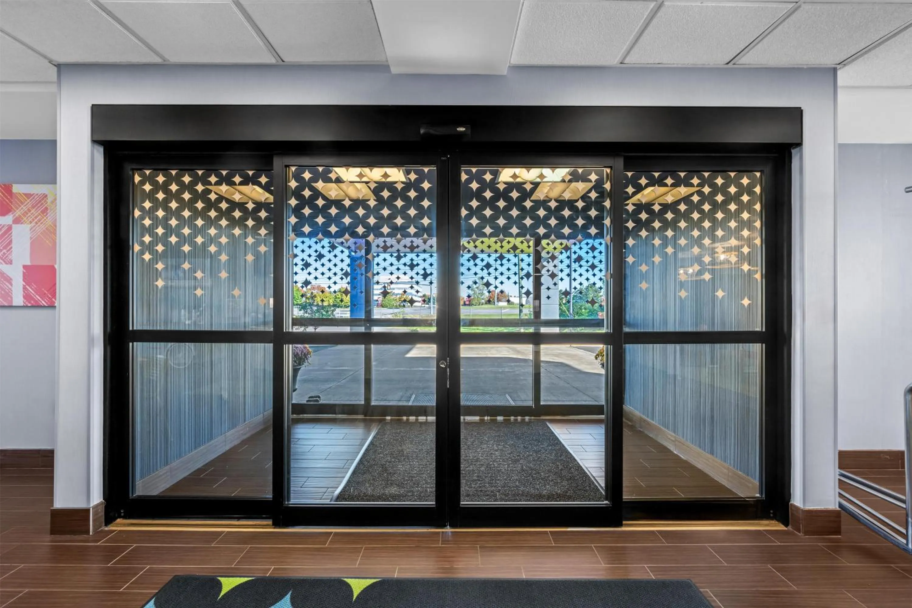 Property building in Spark By Hilton Cleveland Beachwood