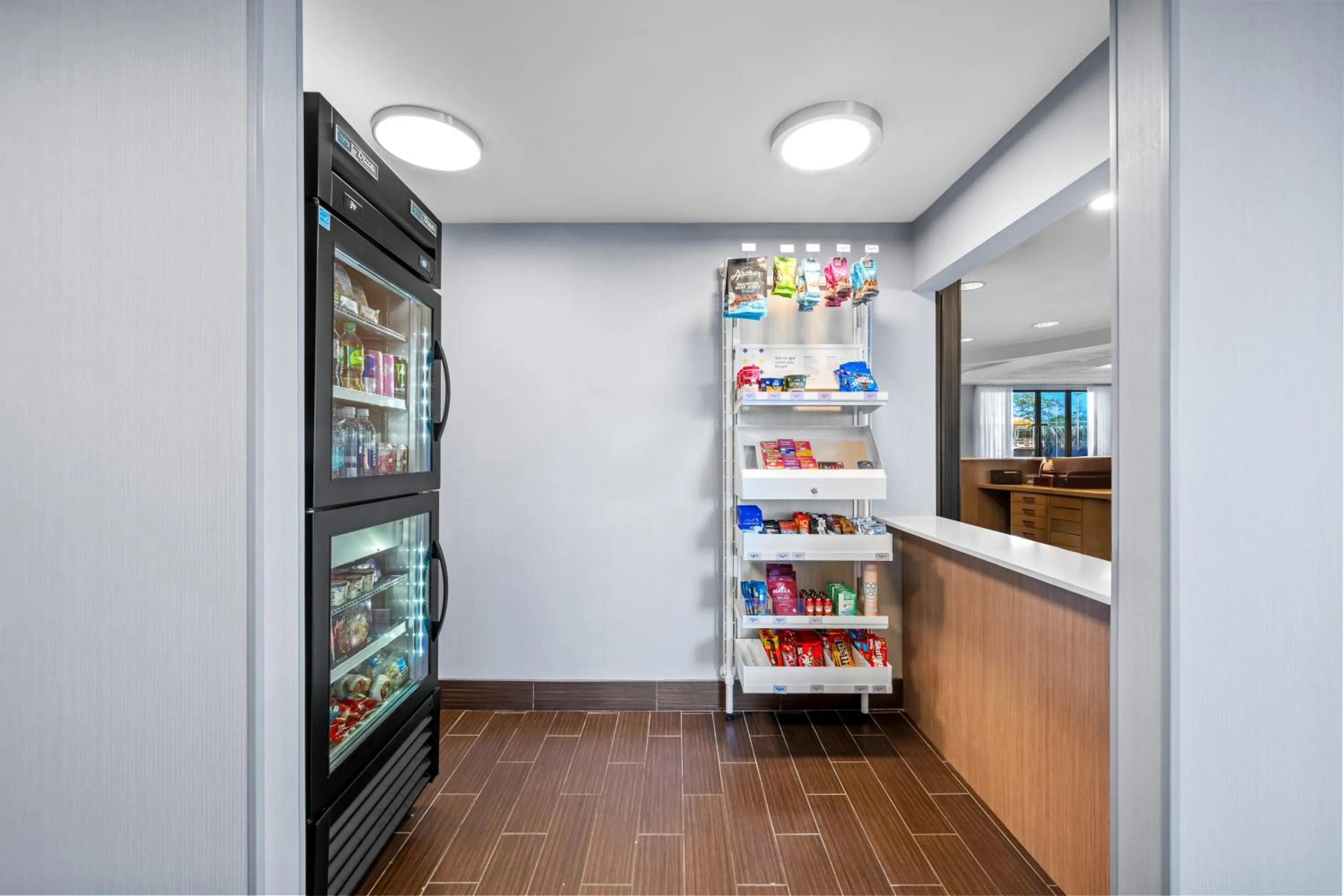 Shopping Area in Spark By Hilton Cleveland Beachwood