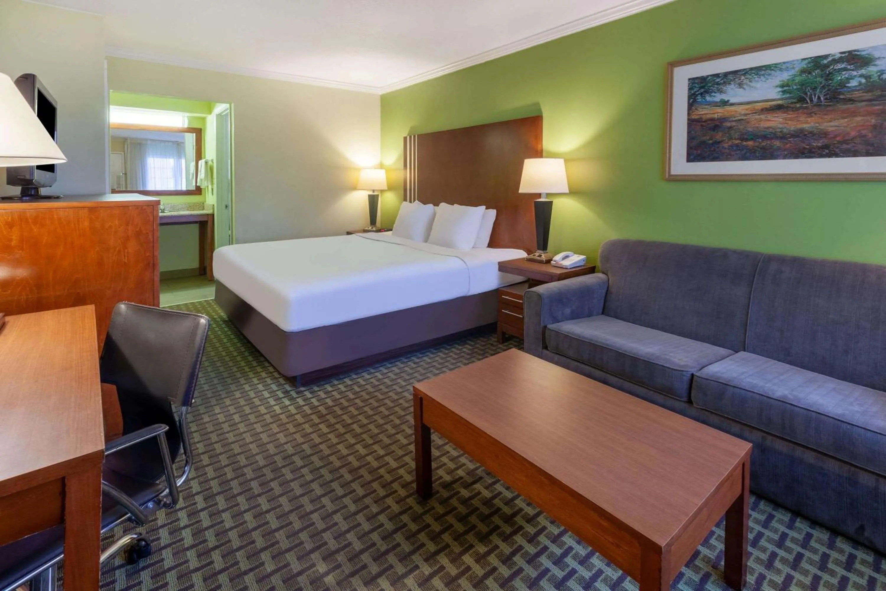 Bedroom, Bed in Days Inn by Wyndham Austintown