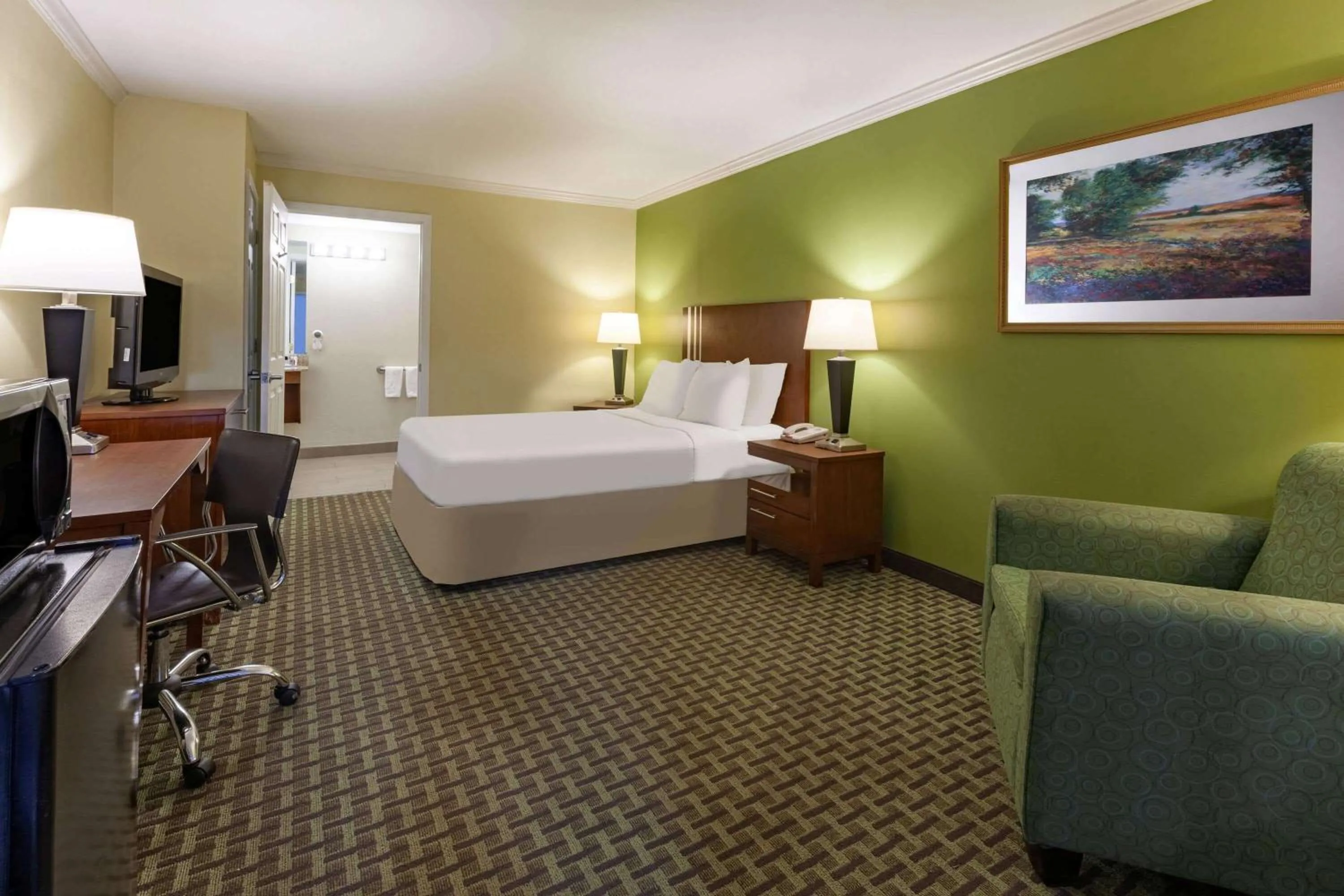 Bedroom, Bed in Days Inn by Wyndham Austintown