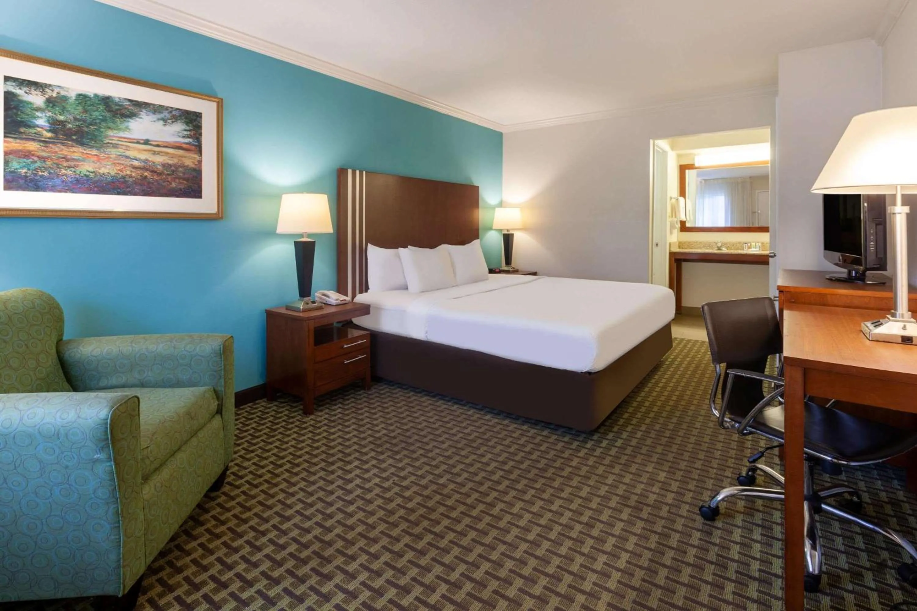 Bedroom, Bed in Days Inn by Wyndham Austintown