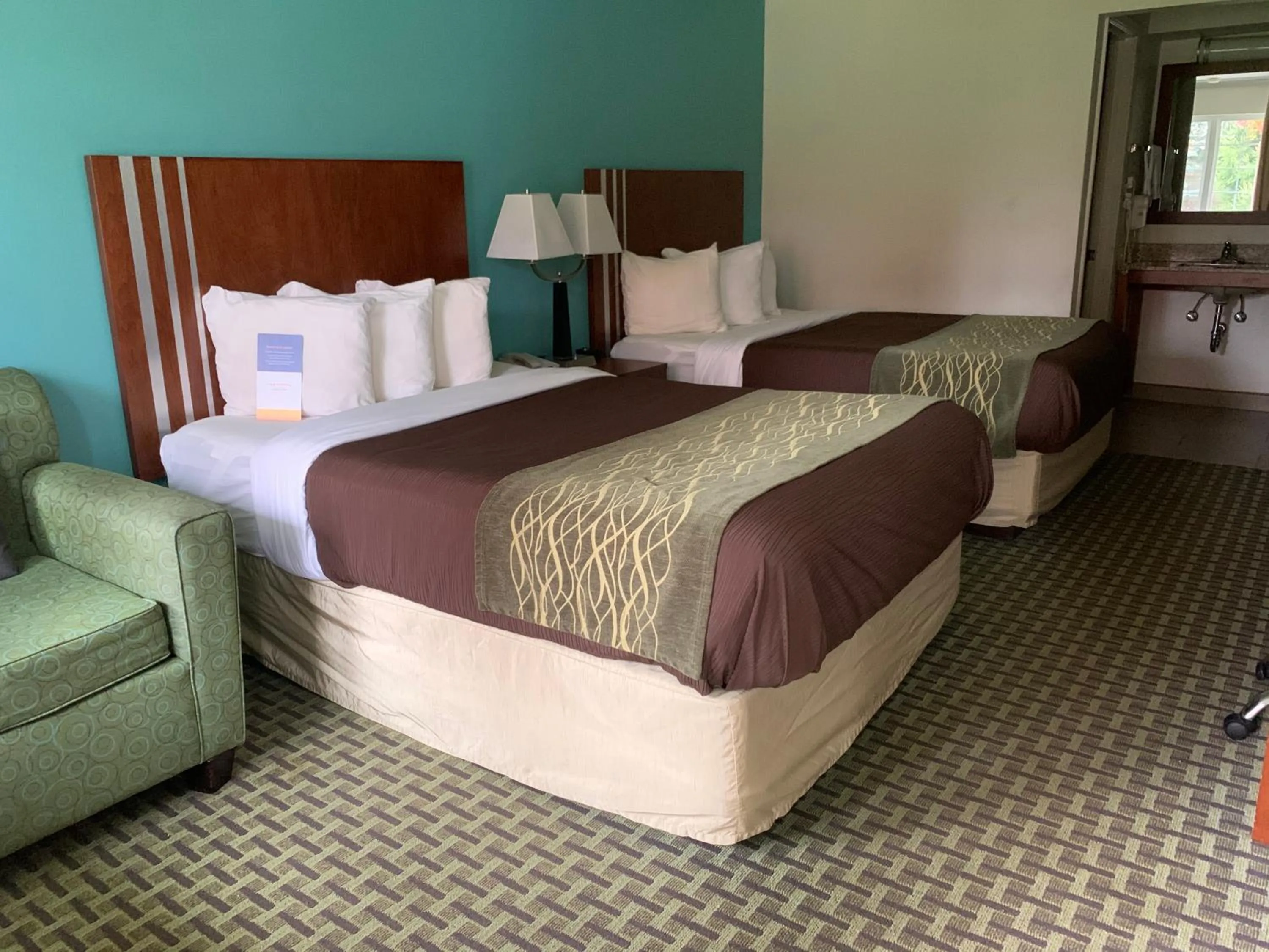 Bed in Days Inn by Wyndham Austintown