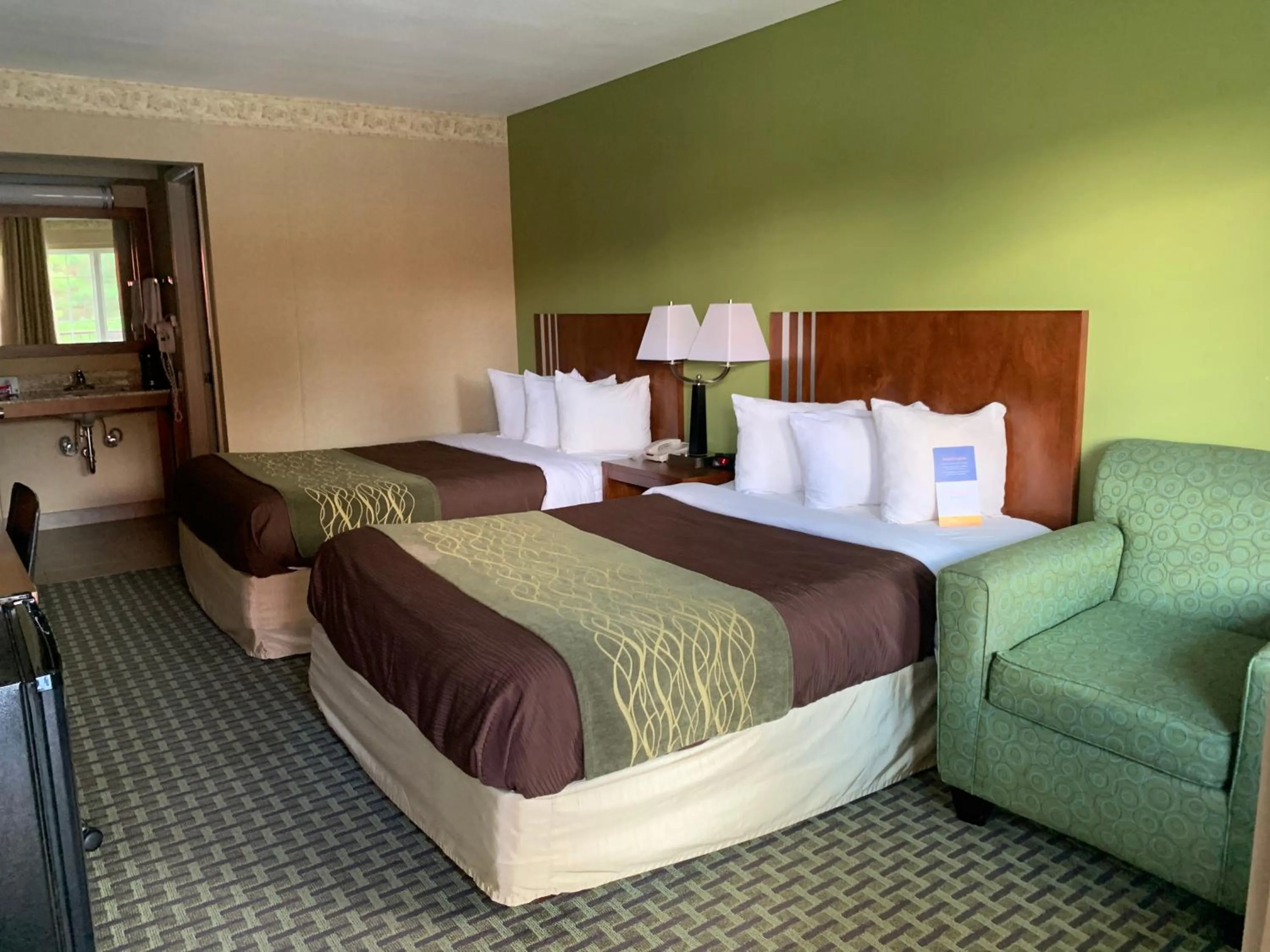 Bed in Days Inn by Wyndham Austintown