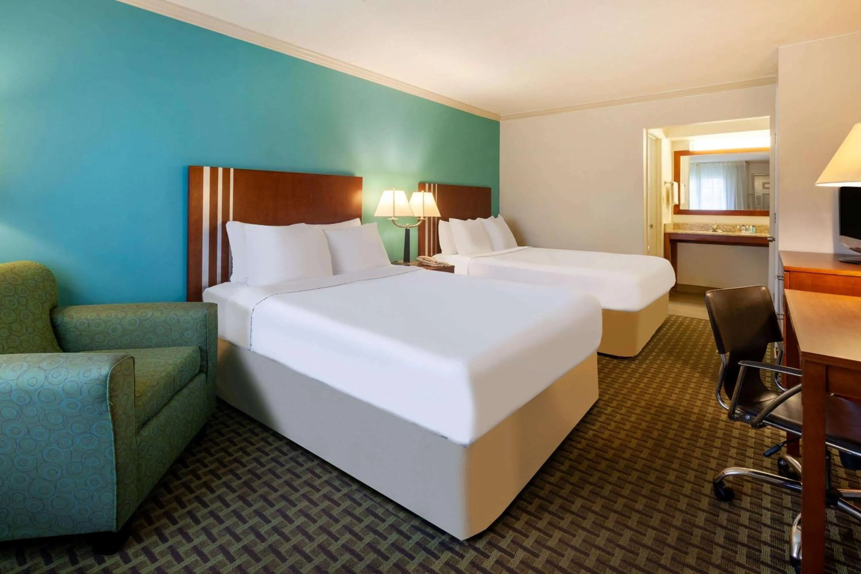Bedroom, Bed in Days Inn by Wyndham Austintown