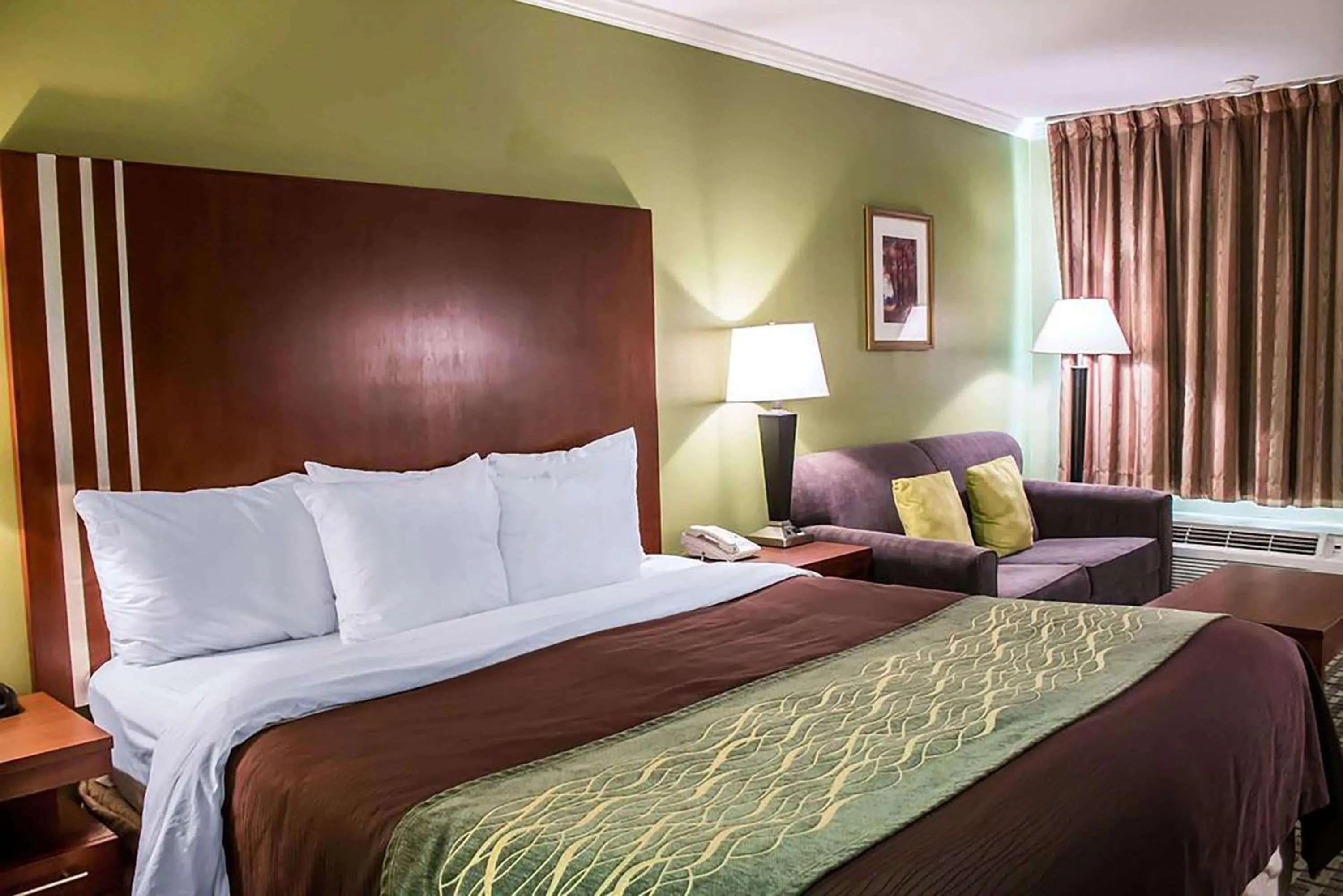 Photo of the whole room, Bed in Days Inn by Wyndham Austintown