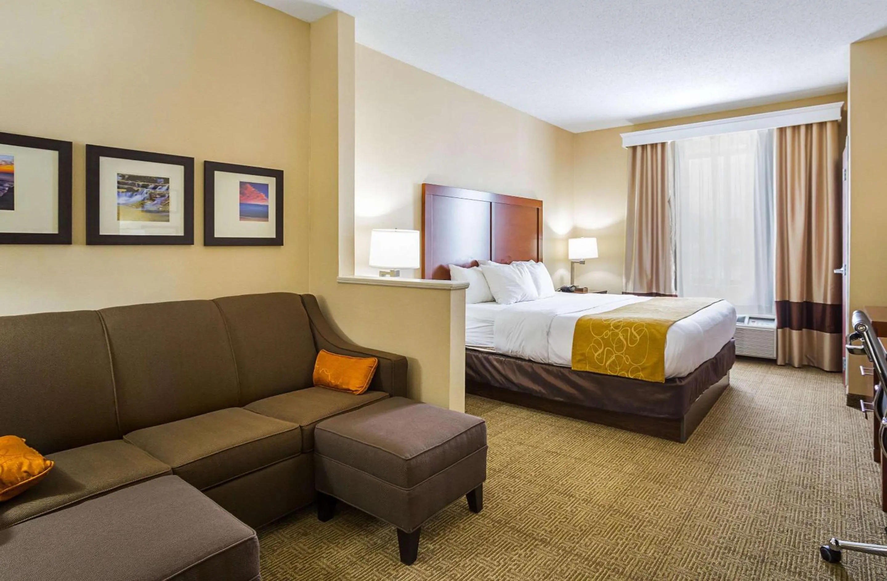 Bedroom, Bed in Comfort Suites Twinsburg