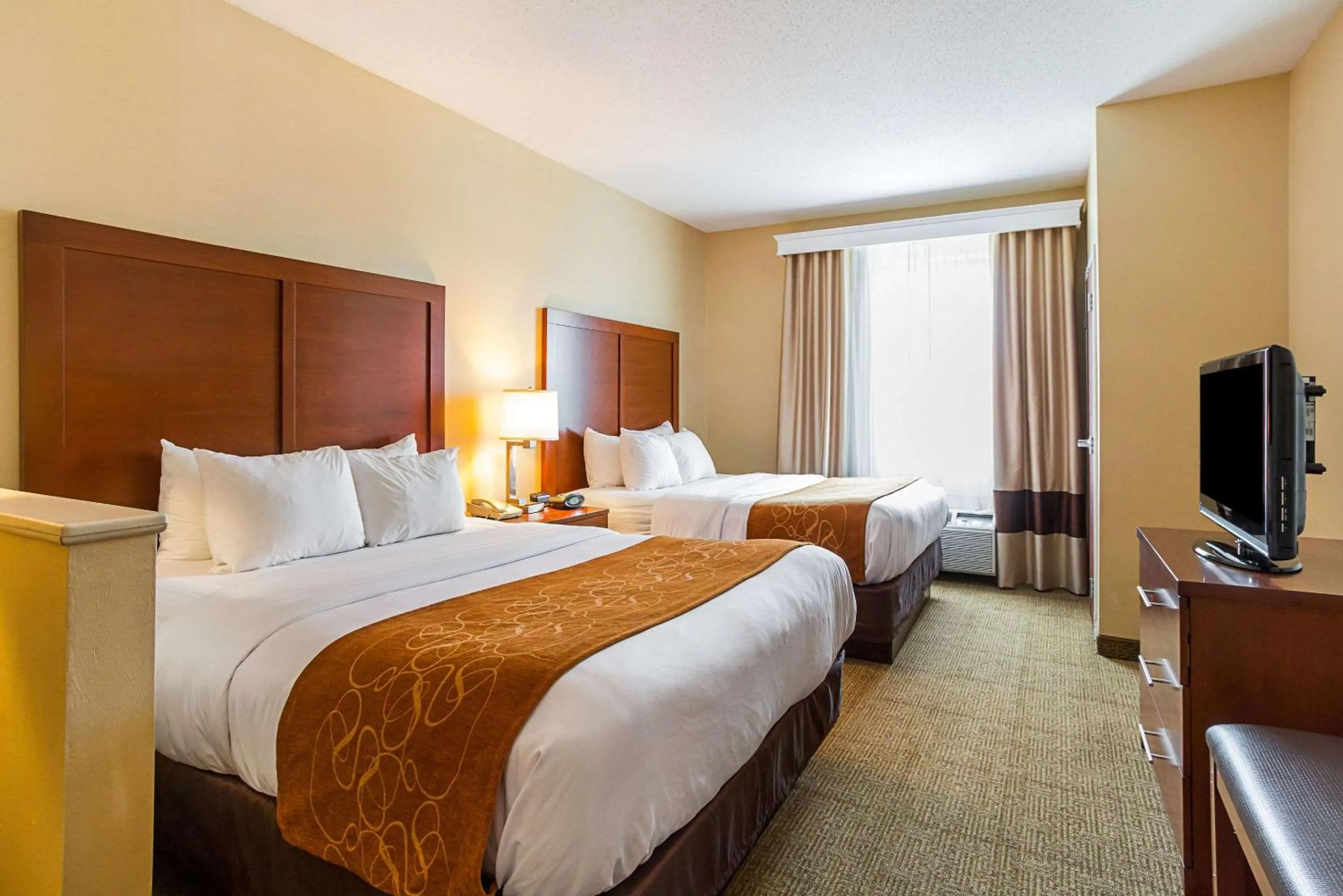 Bedroom, Bed in Comfort Suites Twinsburg