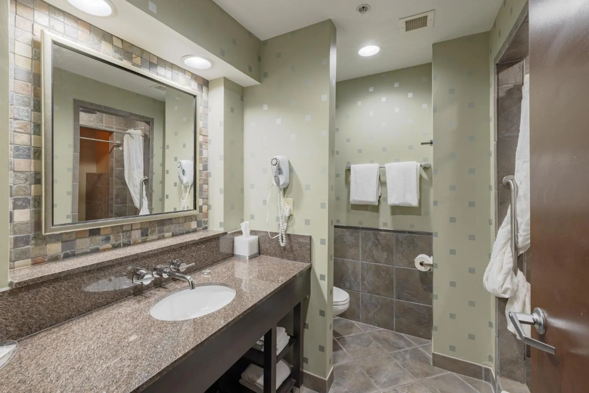 Bathroom in Comfort Suites Perrysburg - Toledo South