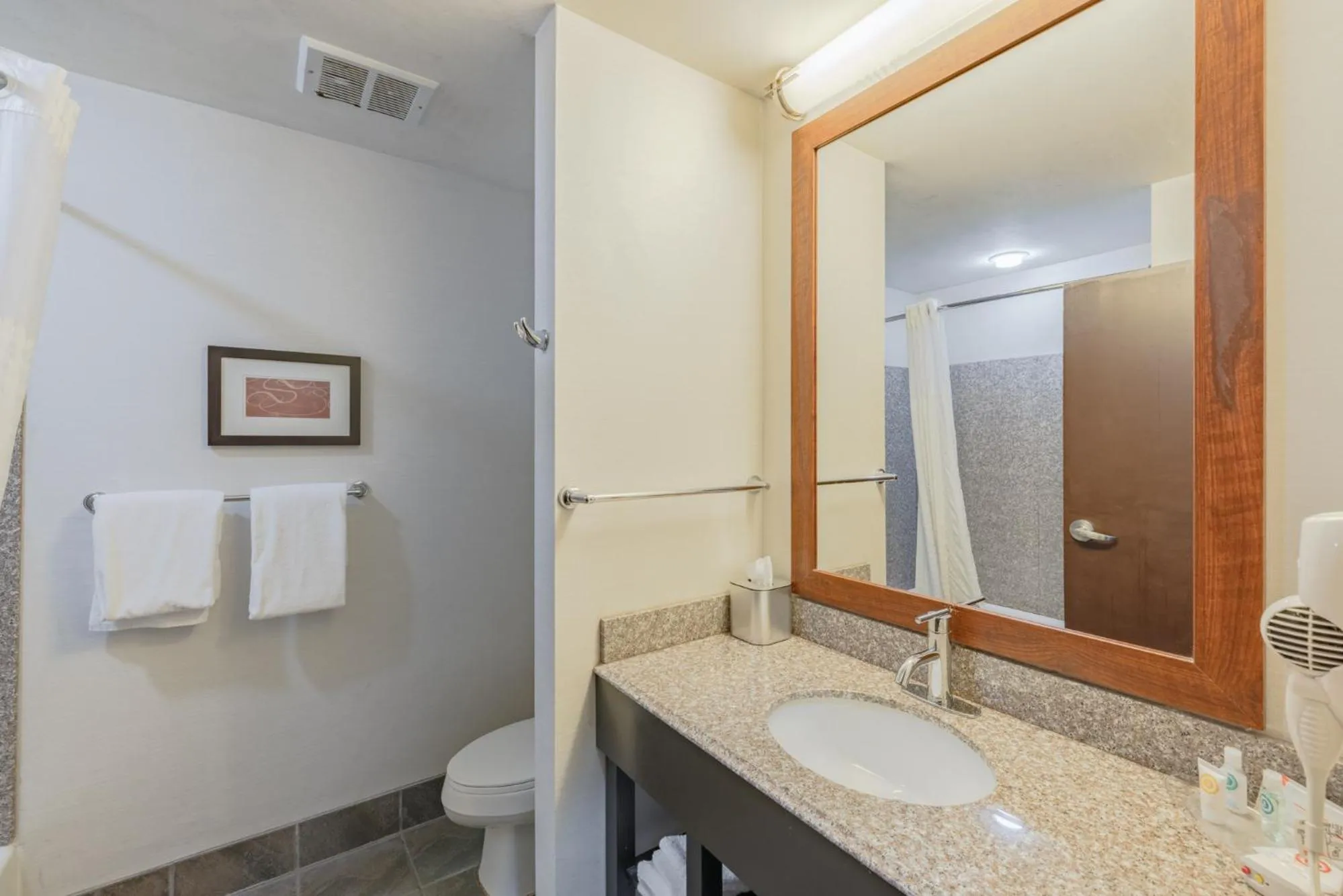 Bathroom in Comfort Suites Perrysburg - Toledo South