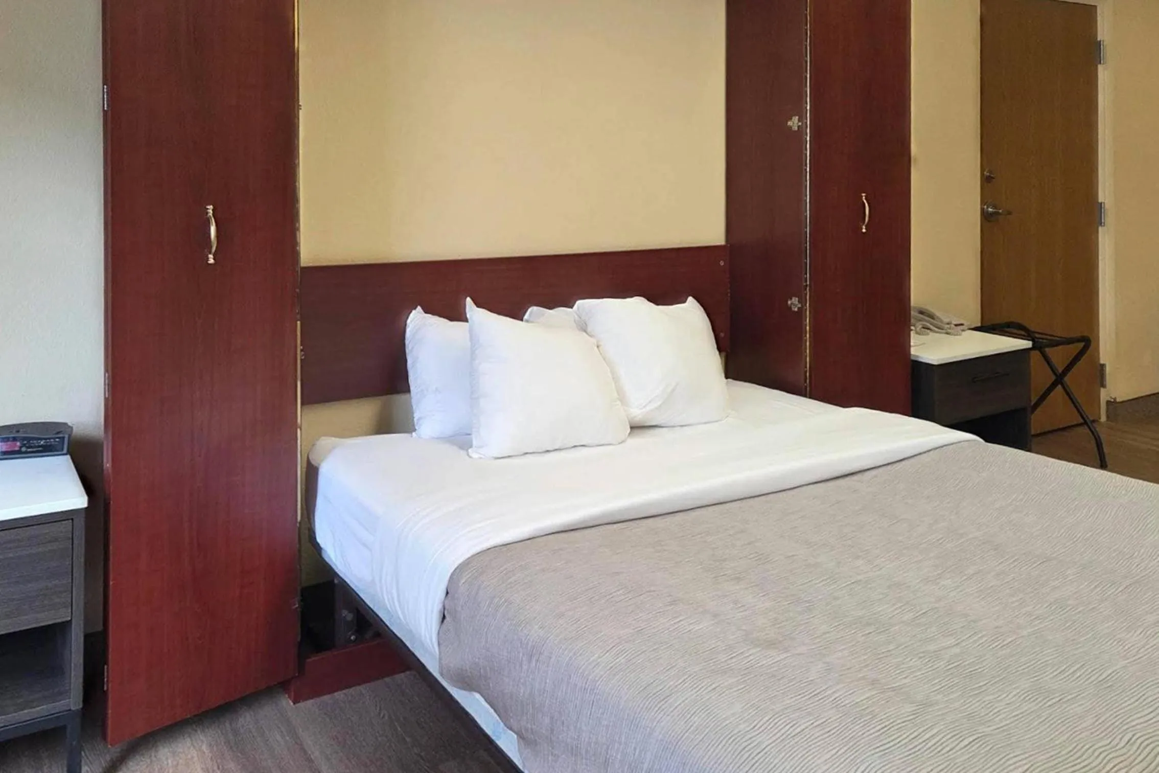 Bedroom, Bed in Quality Inn & Suites Bellville - Mansfield