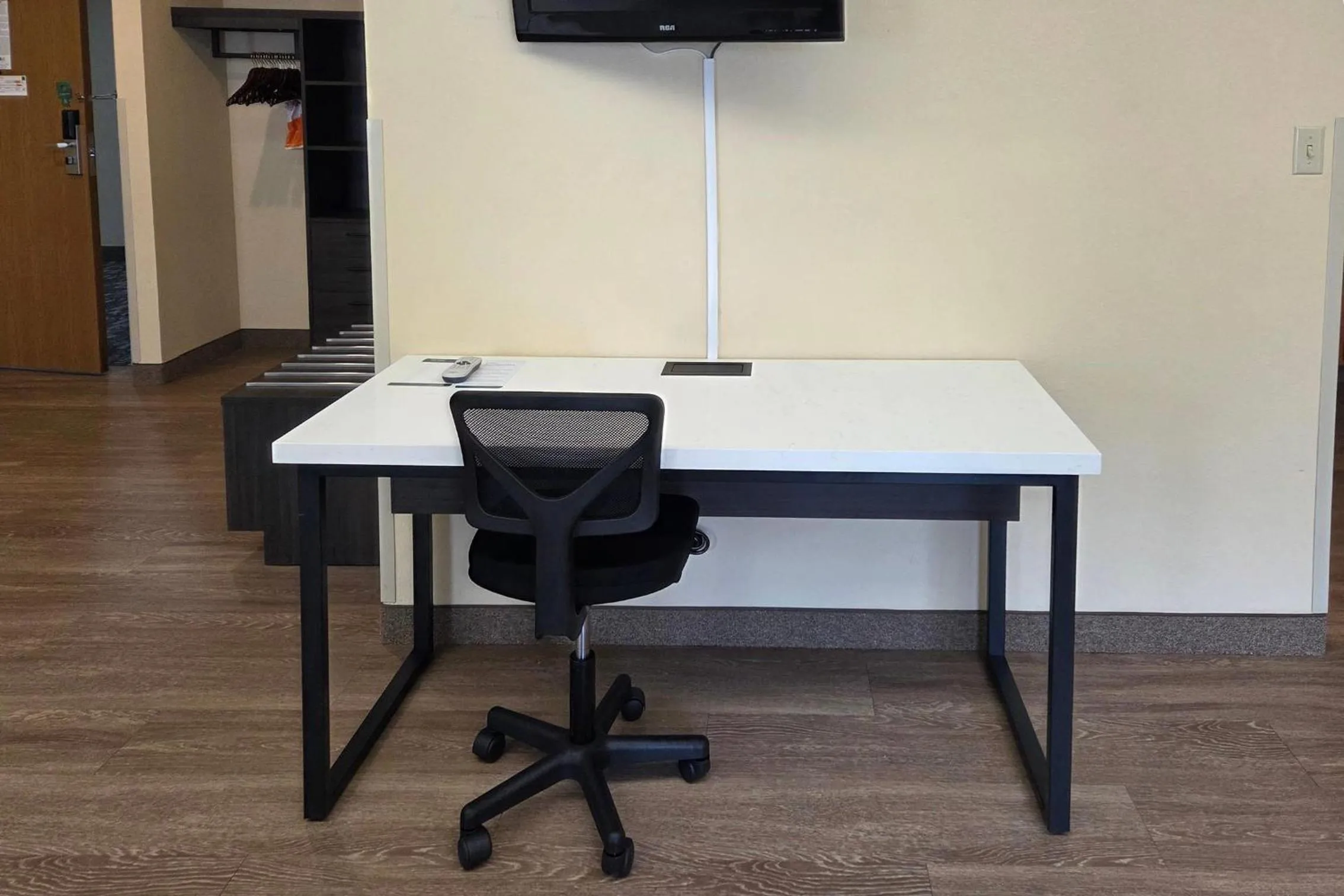 Bedroom in Quality Inn & Suites Bellville - Mansfield