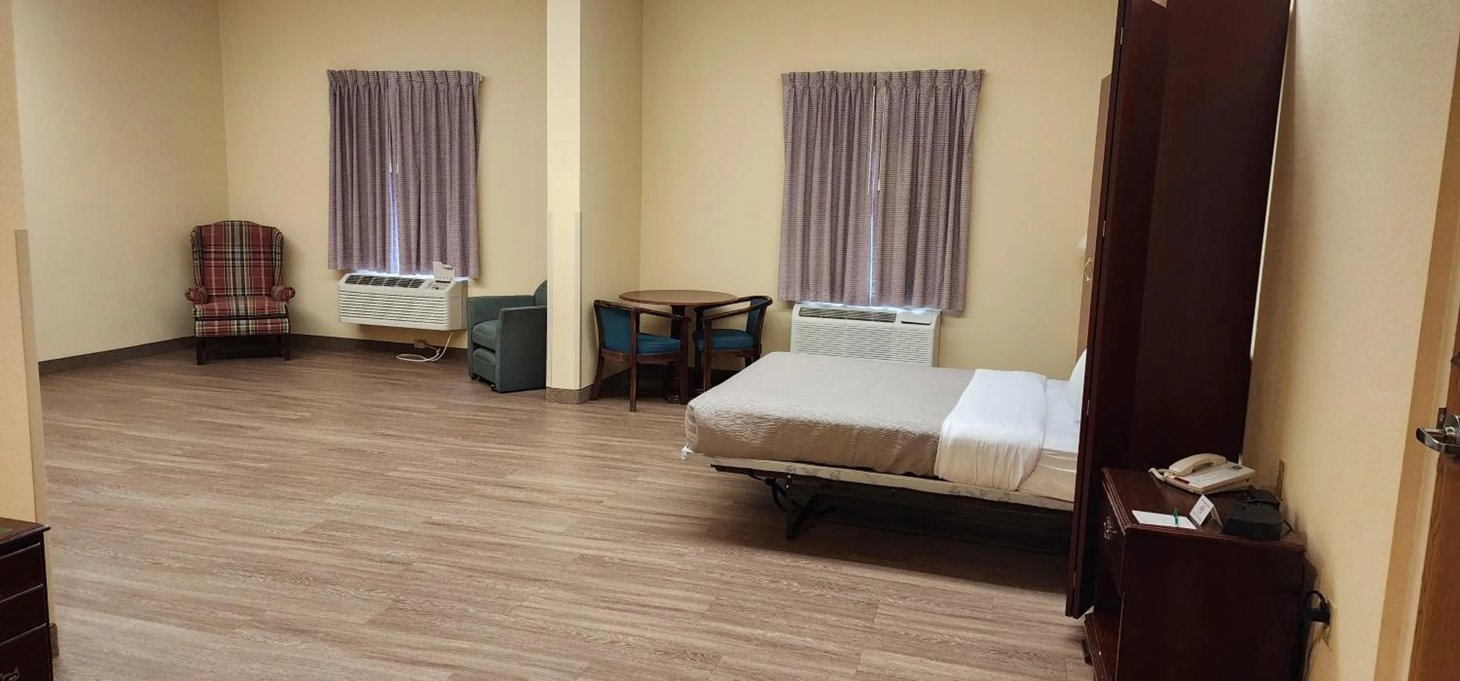 Bed in Quality Inn & Suites Bellville - Mansfield