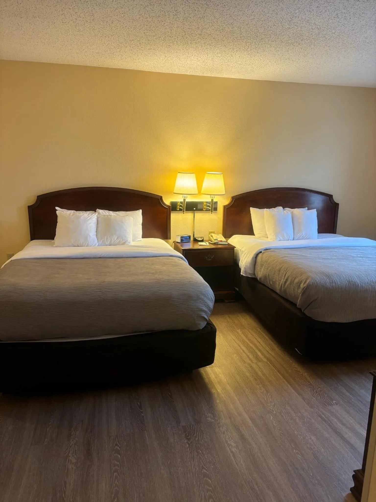 Bed in Quality Inn & Suites Bellville - Mansfield