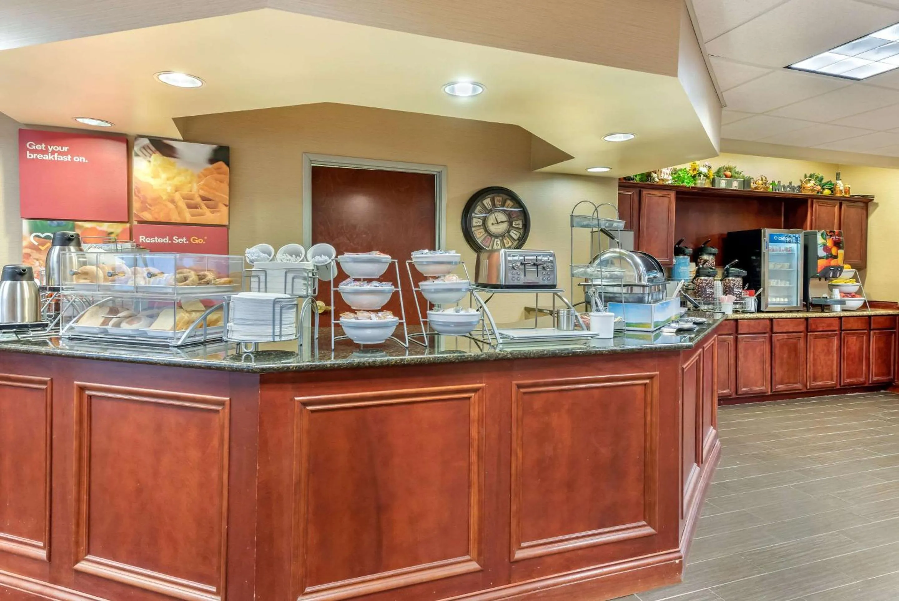 Restaurant/places to eat in Comfort Suites Findlay I-75 near Sports Complex