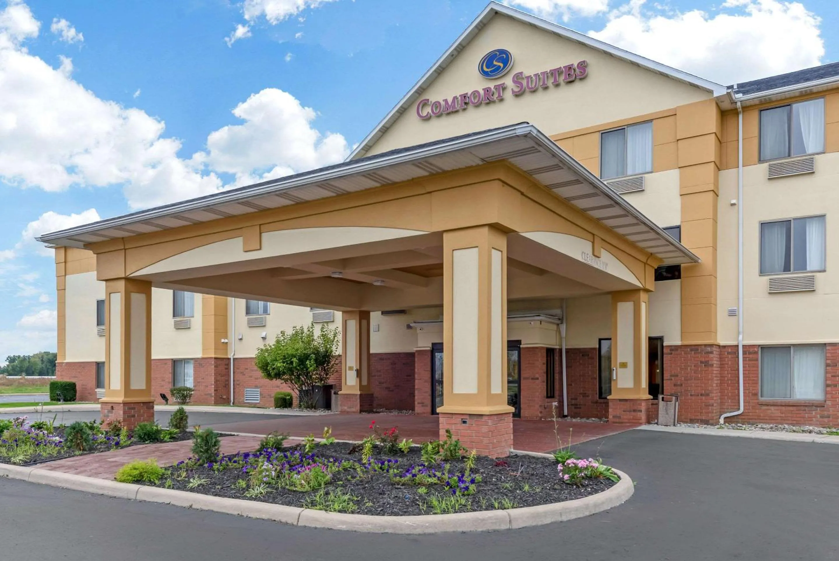 Property building in Comfort Suites Findlay I-75 near Sports Complex