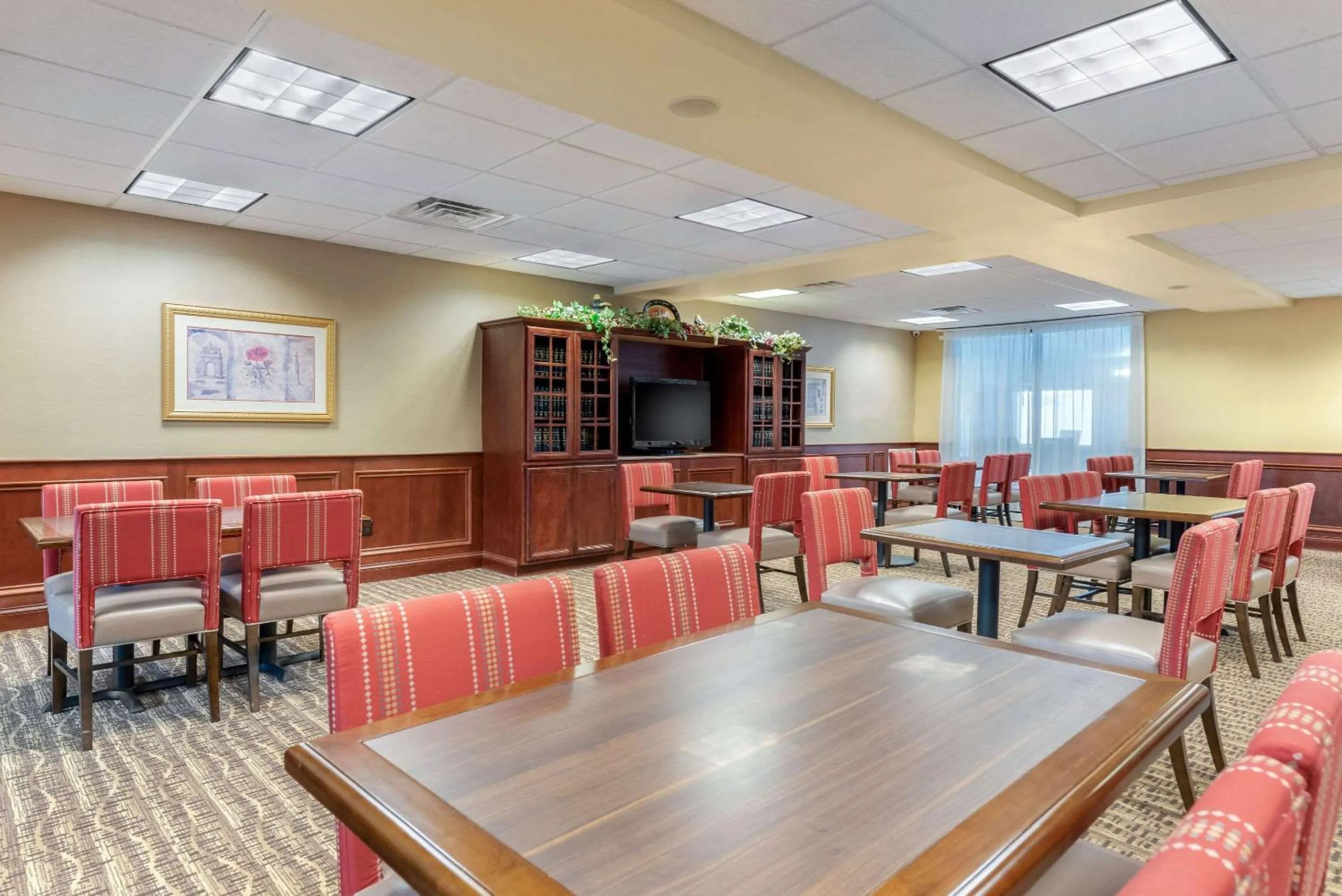 Restaurant/places to eat in Comfort Suites Findlay I-75 near Sports Complex