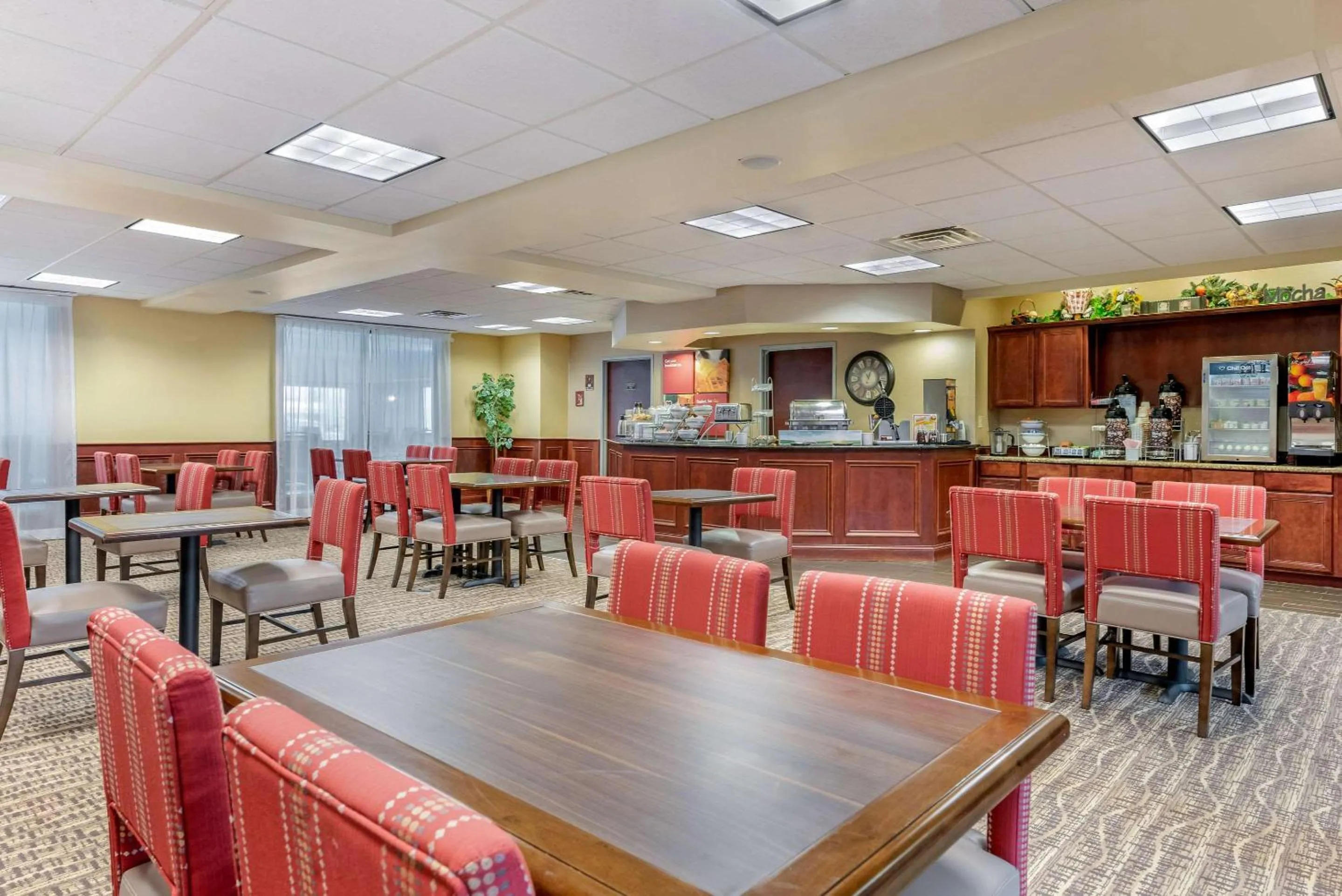 Restaurant/places to eat in Comfort Suites Findlay I-75 near Sports Complex