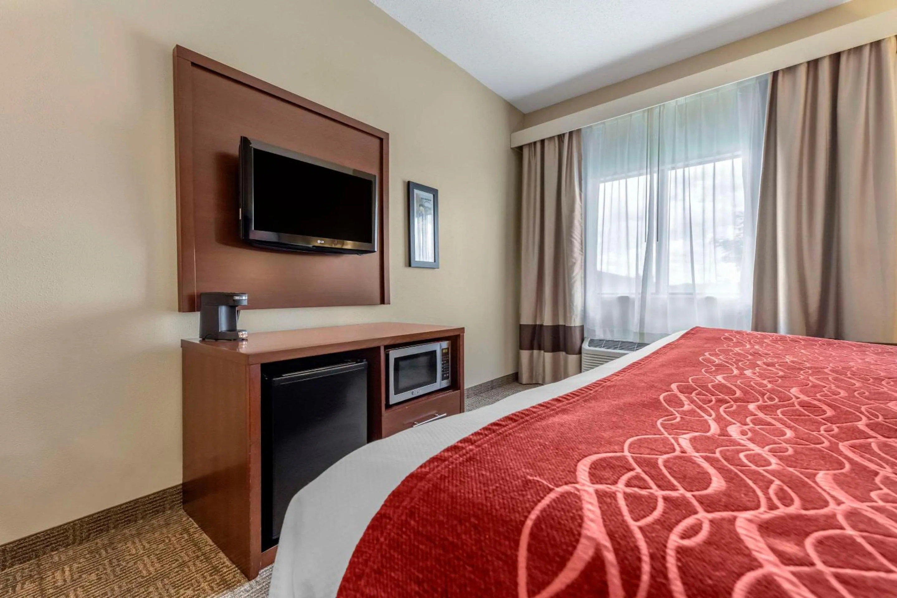 Bedroom, Bed in Comfort Inn & Suites Streetsboro - Kent