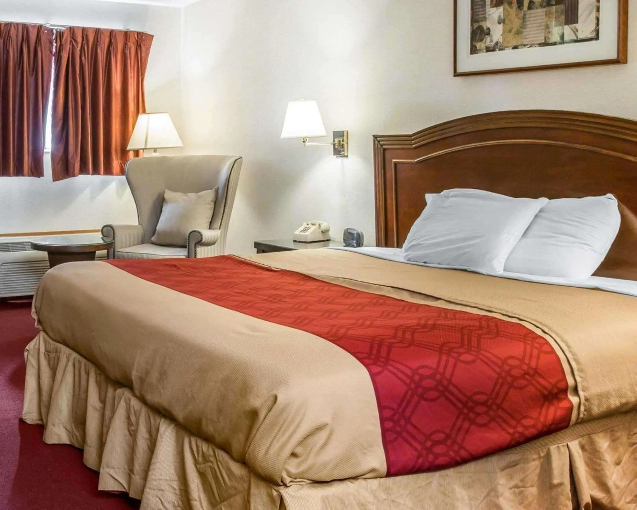 Photo of the whole room, Bed in Econo Lodge Holland - Toledo